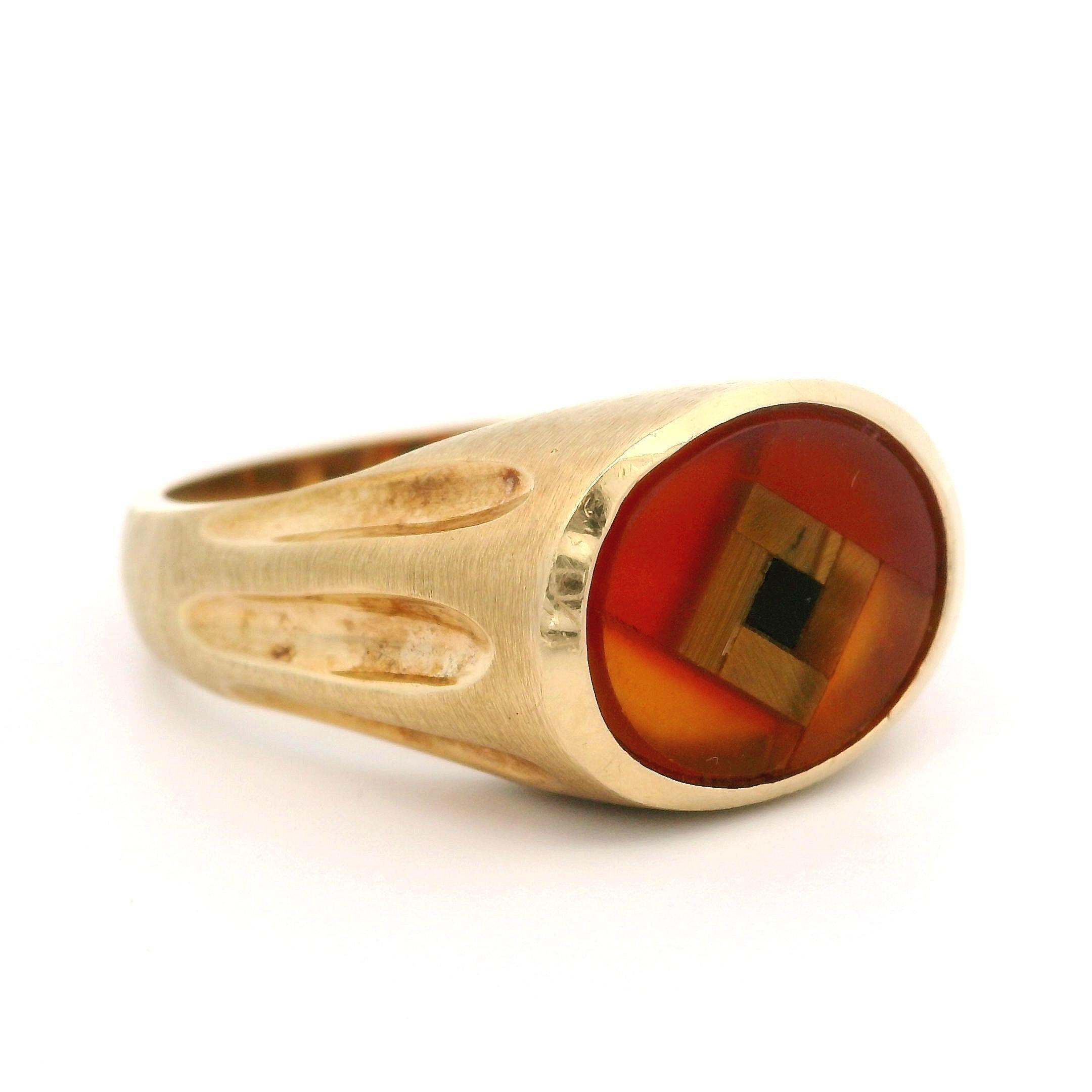 Anello intarsiato in oro 10k con occhio di tigre, corniola, pietra nera, mosaico, intarsio in vendita 2