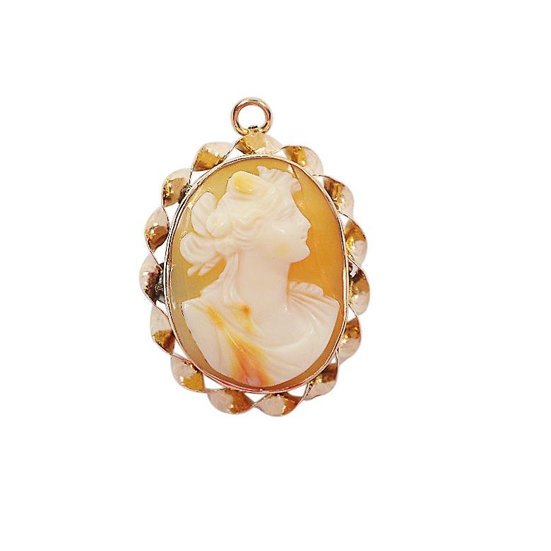 Vintage 10k Gold Ladies Cast & Hand-Crafted Shell Cameo Brooch/Pendant In Good Condition For Sale In Sherman Oaks, CA