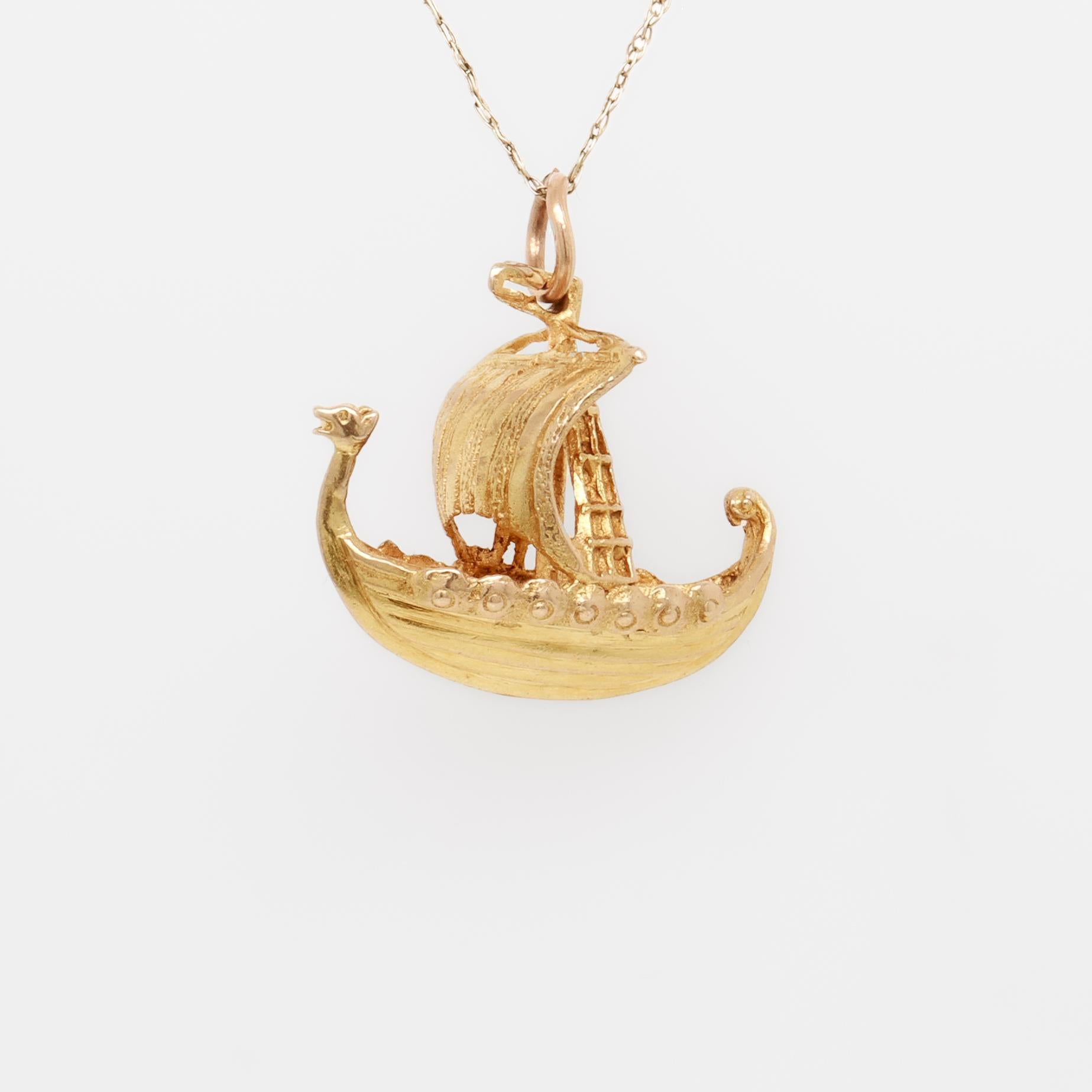 Vintage 10K Gold Scandinavian Viking Longship Charm for a Bracelet In Good Condition For Sale In Philadelphia, PA