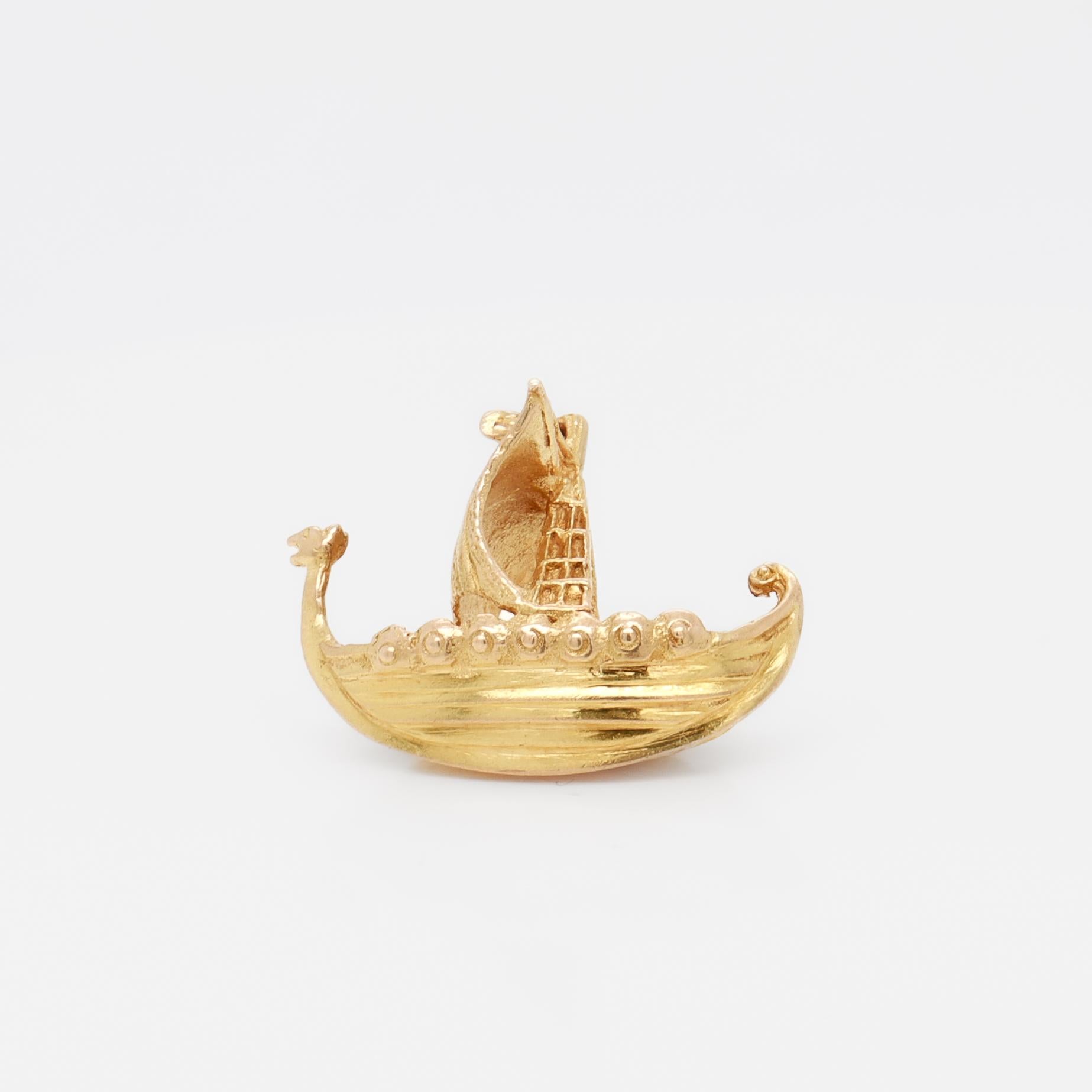 Vintage 10K Gold Scandinavian Viking Longship Charm for a Bracelet For Sale 2
