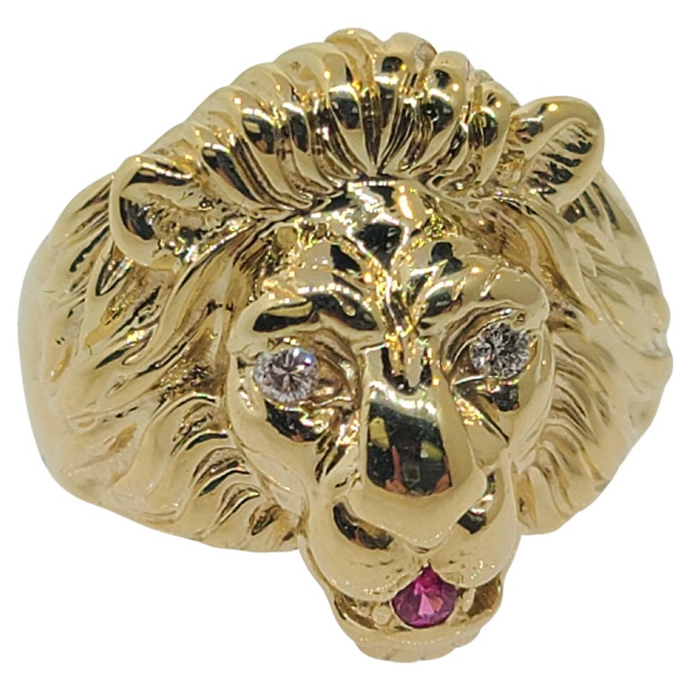 Vintage 10k Lion's Head Ring with Diamond Eyes and Ruby Tongue For Sale