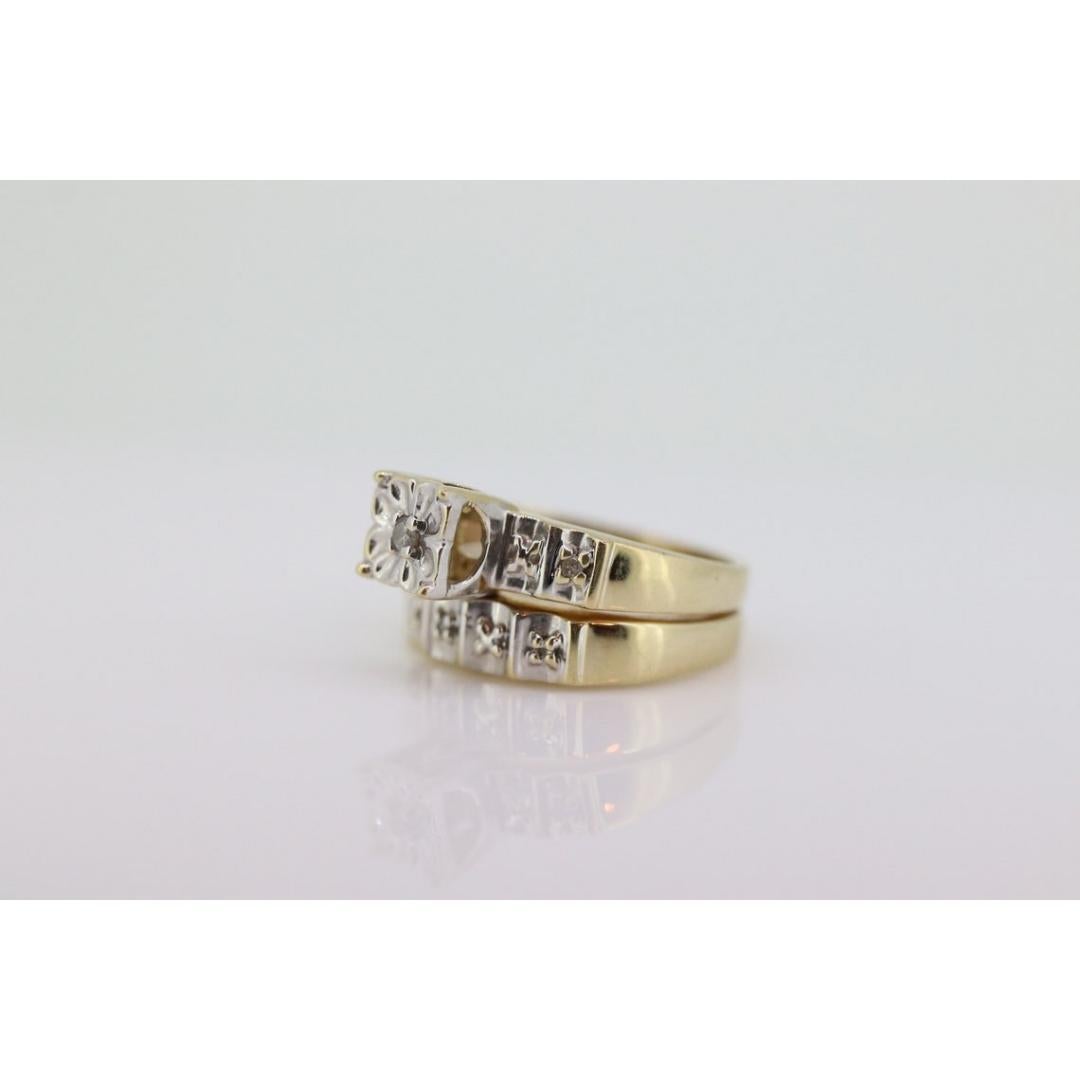 Juego de alianzas vintage de diamantes multitono de 10k. Art Déco diamante pequeño Novias en Bueno estado para la venta en Port Charlotte, FL
