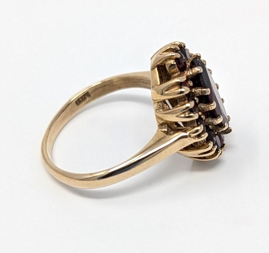 Anello vintage con granato rosso 10k Navette Marquise Cluster in oro giallo massiccio misura 6,5 in vendita 2