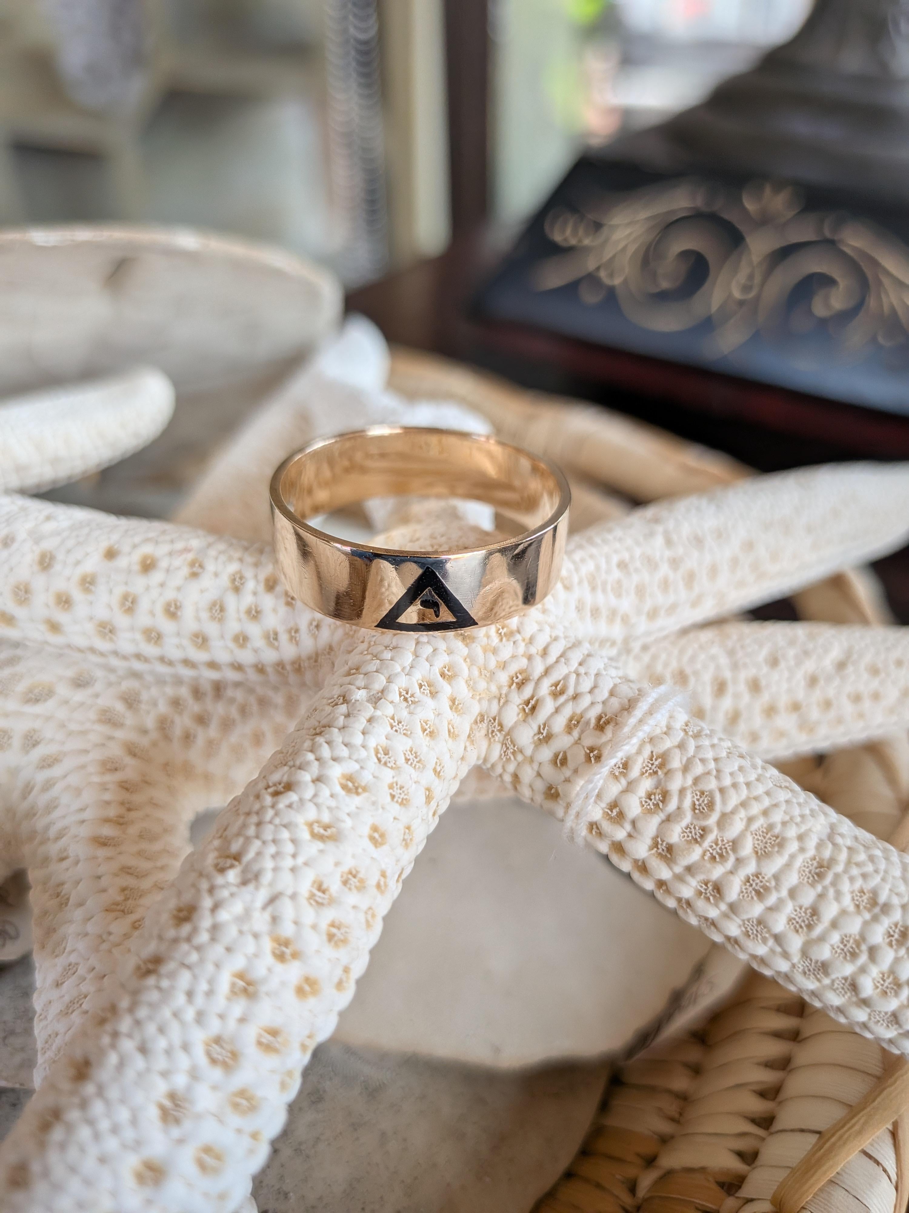 Vintage Scottish Rite band, created in 10k solid yellow gold and features enamel on the exterior. The interior has 