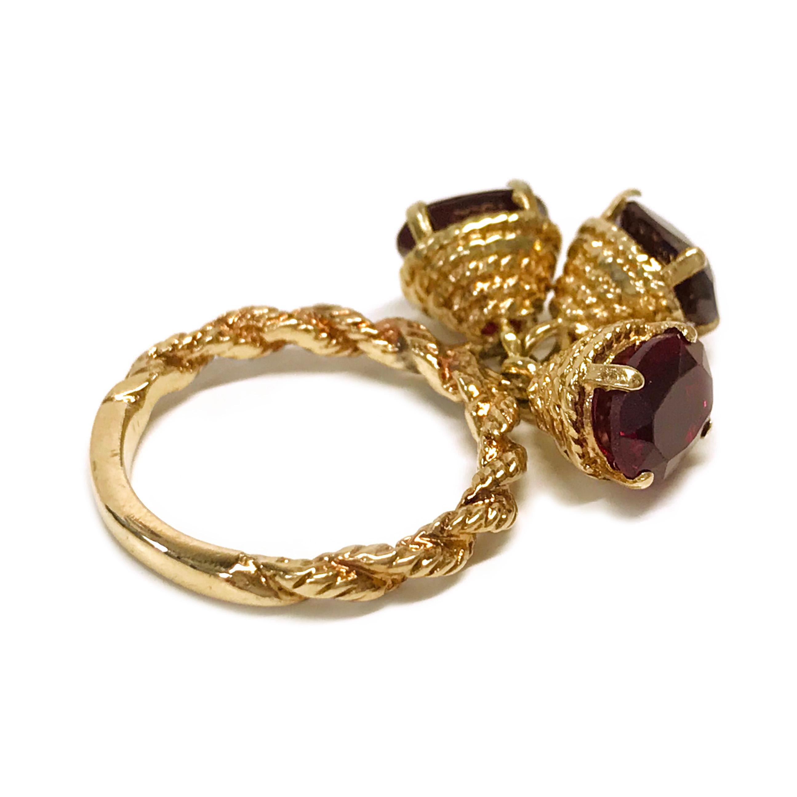 Vintage Yellow Gold Garnet Dangle Ring In Good Condition In Palm Desert, CA