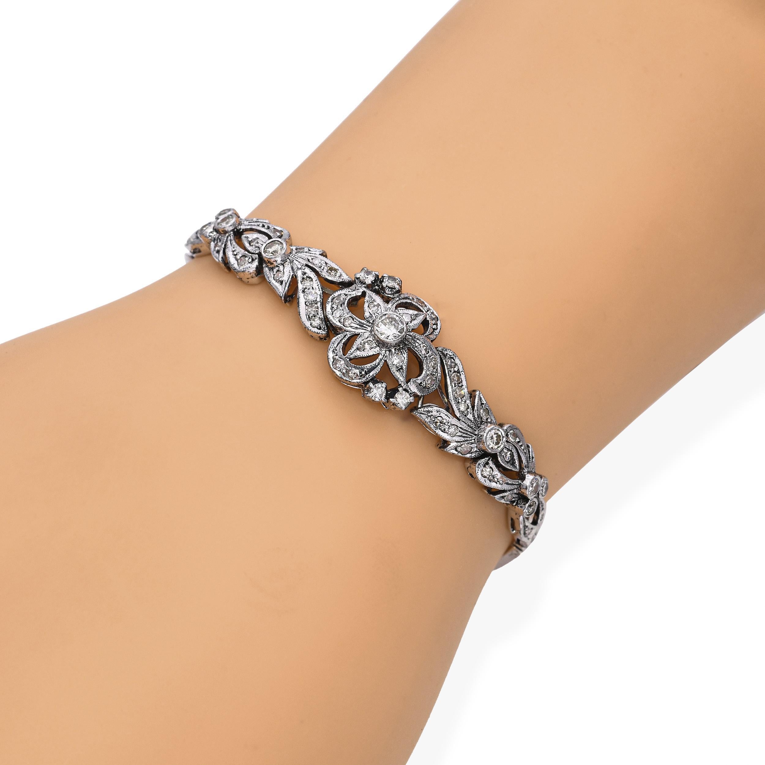 Taille ronde Vintage 10k White Gold Diamond Floral Motif Bracelet en vente
