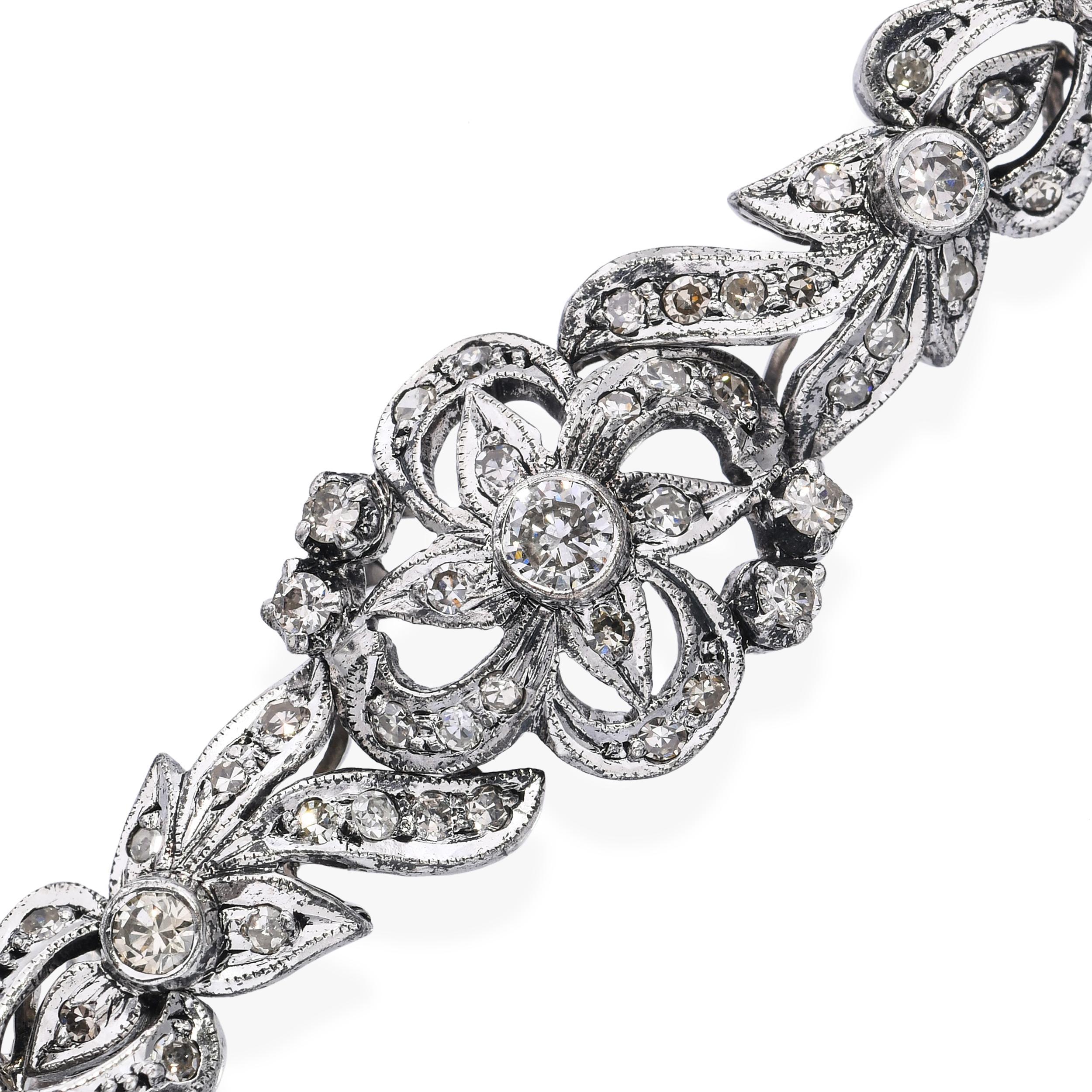 Vintage 10k White Gold Diamond Floral Motif Bracelet Bon état - En vente à New York, NY
