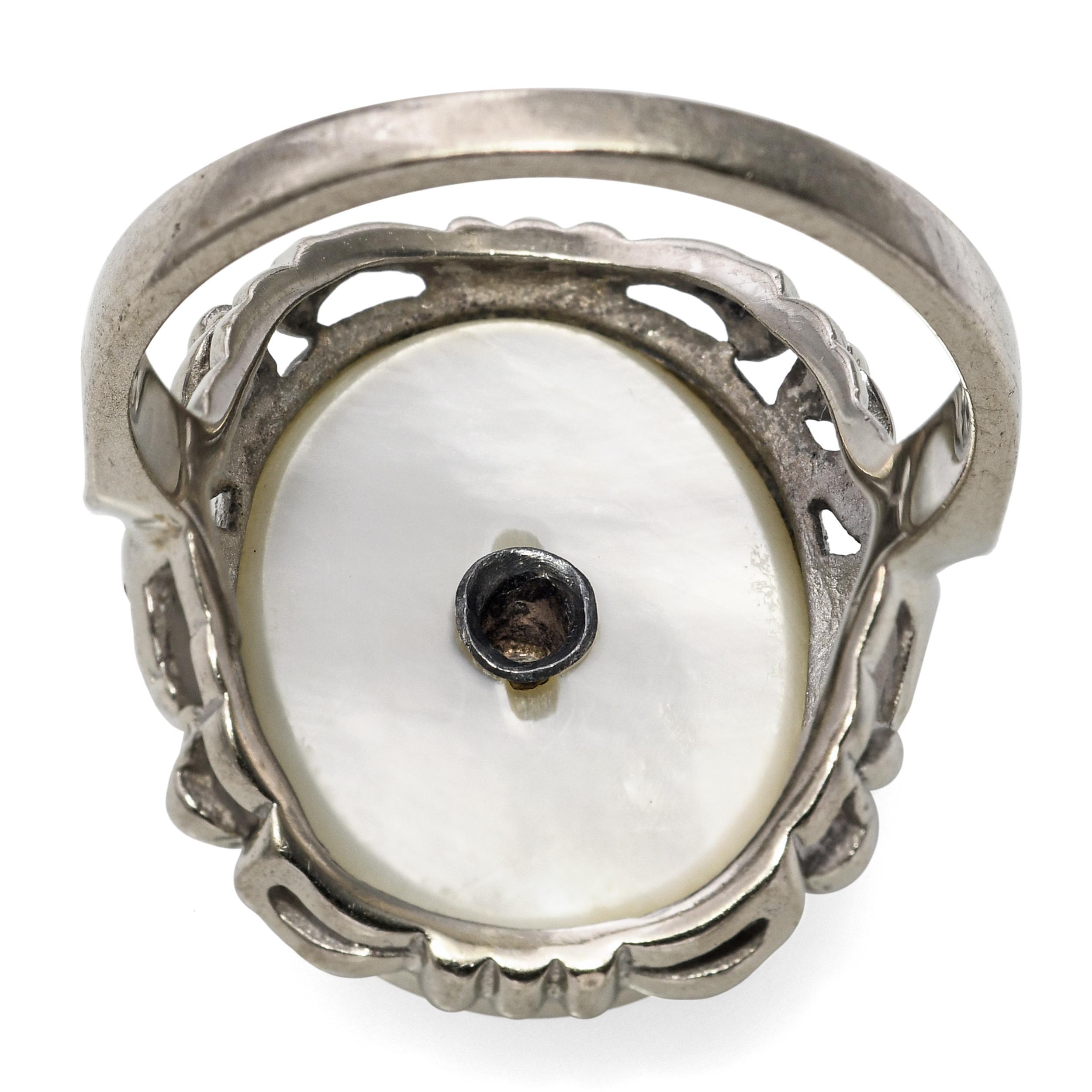 Anello vintage in oro bianco 10 carati con smalto e monogramma 