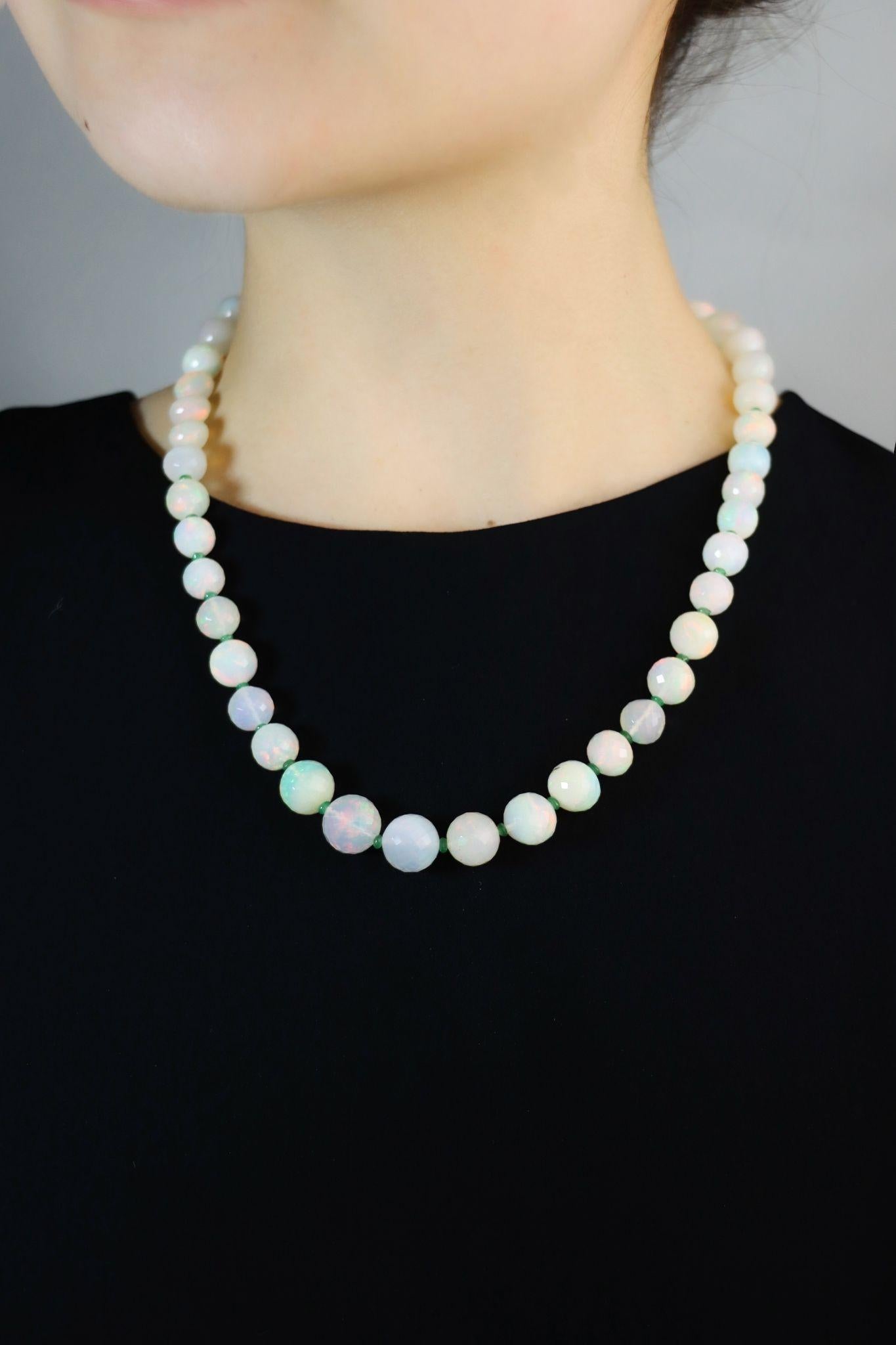 Vintage 10K White Gold Opal Bead Necklace

Marked:
10KT

Approximate Dimensions:
49.5 cm (Length) 
8.5 mm - 11.55 mm (Opal)
34.5 grams in weight

** All dimensions listed above are approximations based on our measurements and findings - Diamonds and