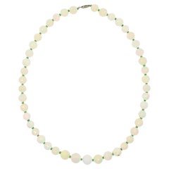 Collar vintage de cuentas de ópalo de oro blanco de 10 quilates