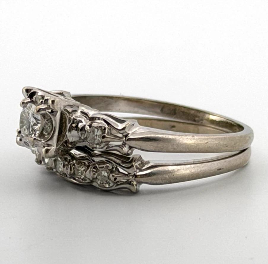Vintage 10K Weißgold RBC & Single Cuts 0,45ctw Diamond Wedding Set Ring Größe 9 (Art déco) im Angebot