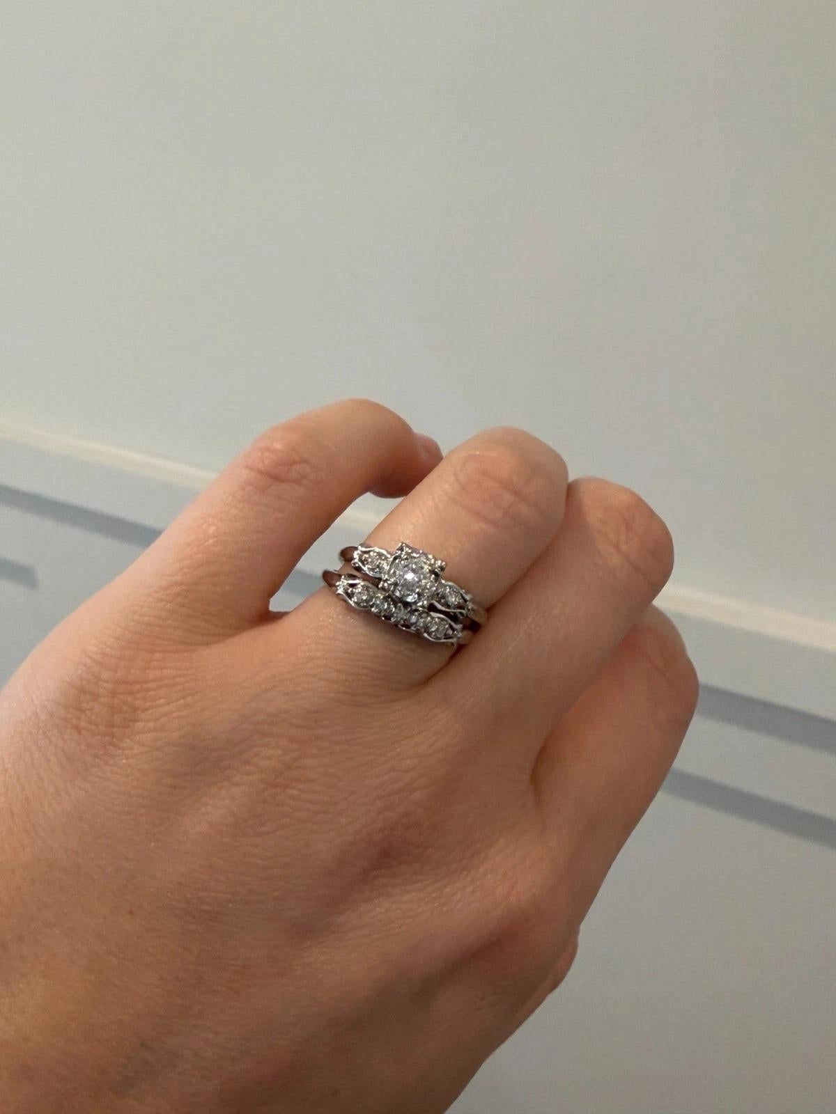 Vintage 10K Weißgold RBC & Single Cuts 0,45ctw Diamond Wedding Set Ring Größe 9 im Zustand „Gut“ im Angebot in Carmel By The Sea, CA