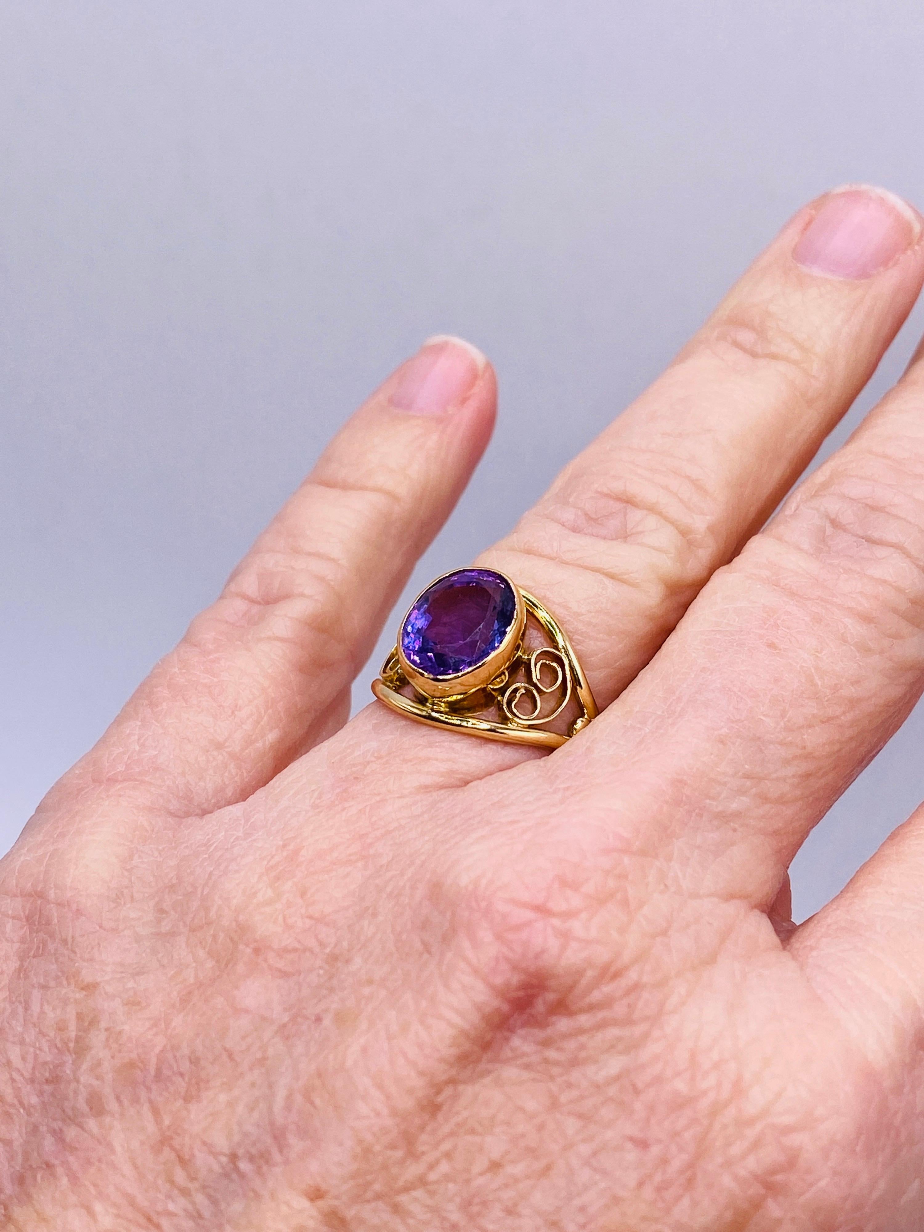 Vintage Amethyst Yellow Gold Ring In Good Condition In DALLAS, TX