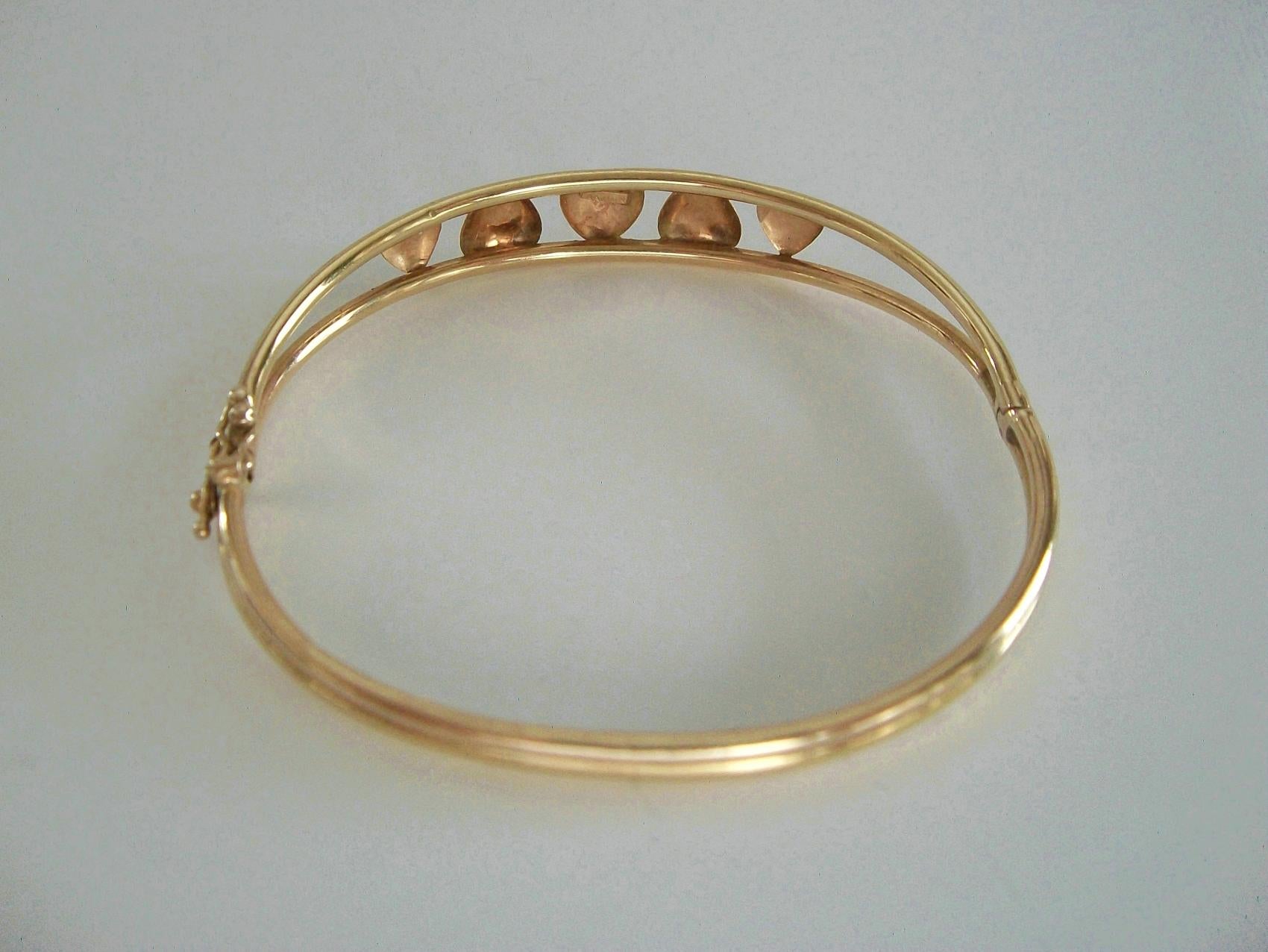 Modern Vintage 10K Yellow Gold Bangle Bracelet with Hearts - Signed - U.S. - C. 1980's For Sale