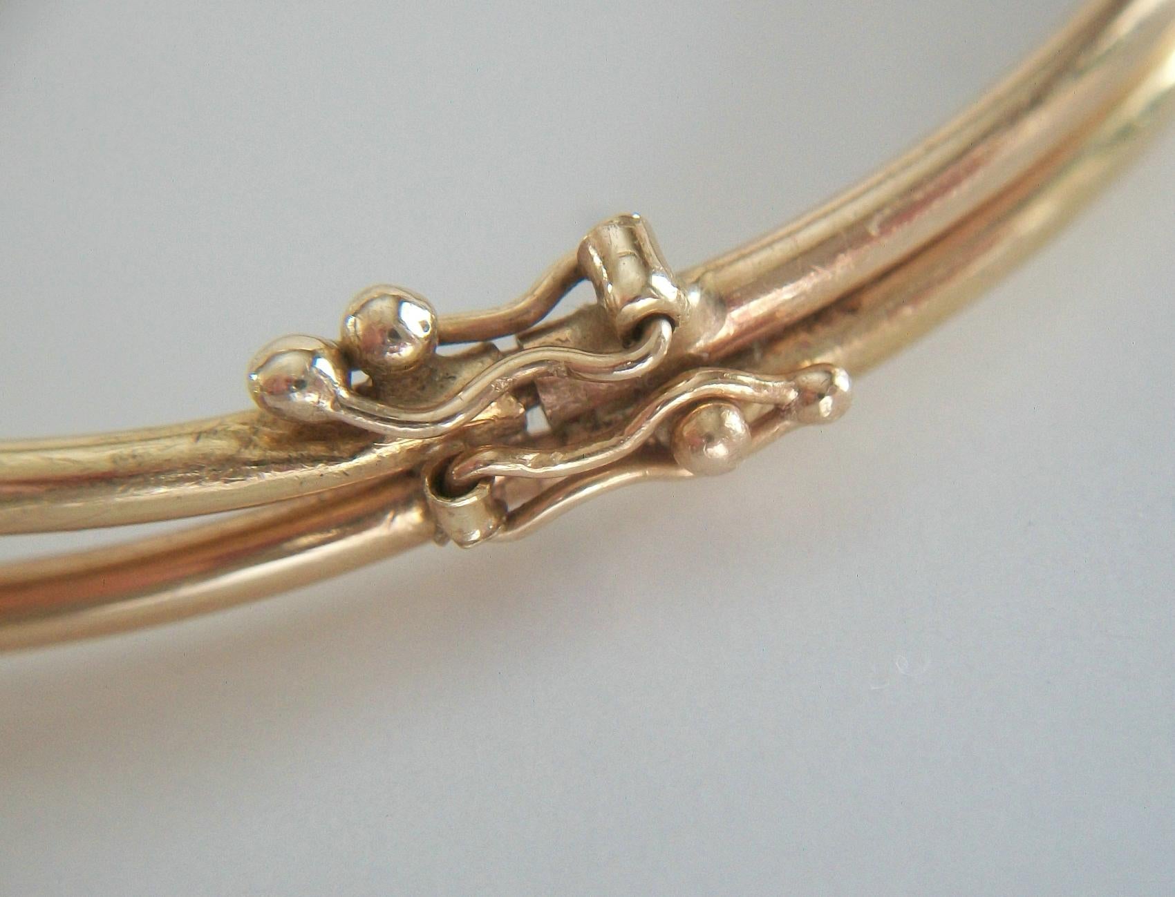 Vintage 10K Yellow Gold Bangle Bracelet with Hearts - Signed - U.S. - C. 1980's In Good Condition For Sale In Chatham, CA