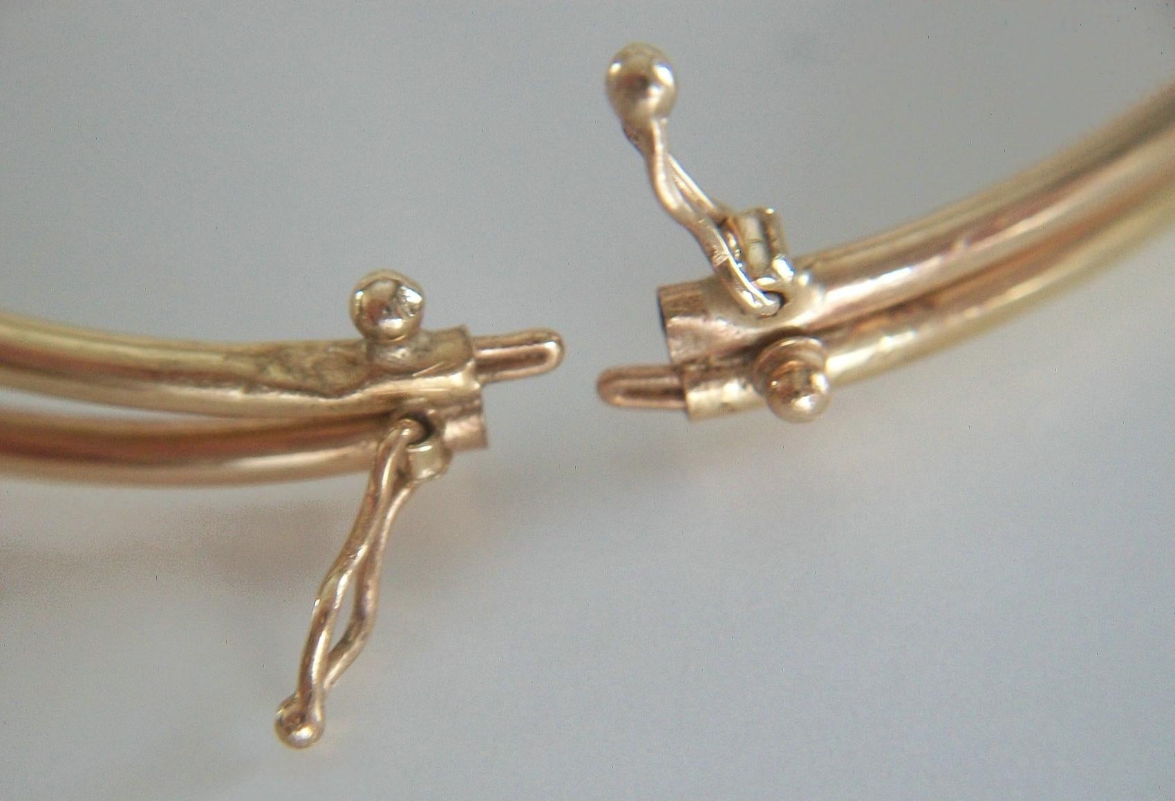 Women's Vintage 10K Yellow Gold Bangle Bracelet with Hearts - Signed - U.S. - C. 1980's For Sale