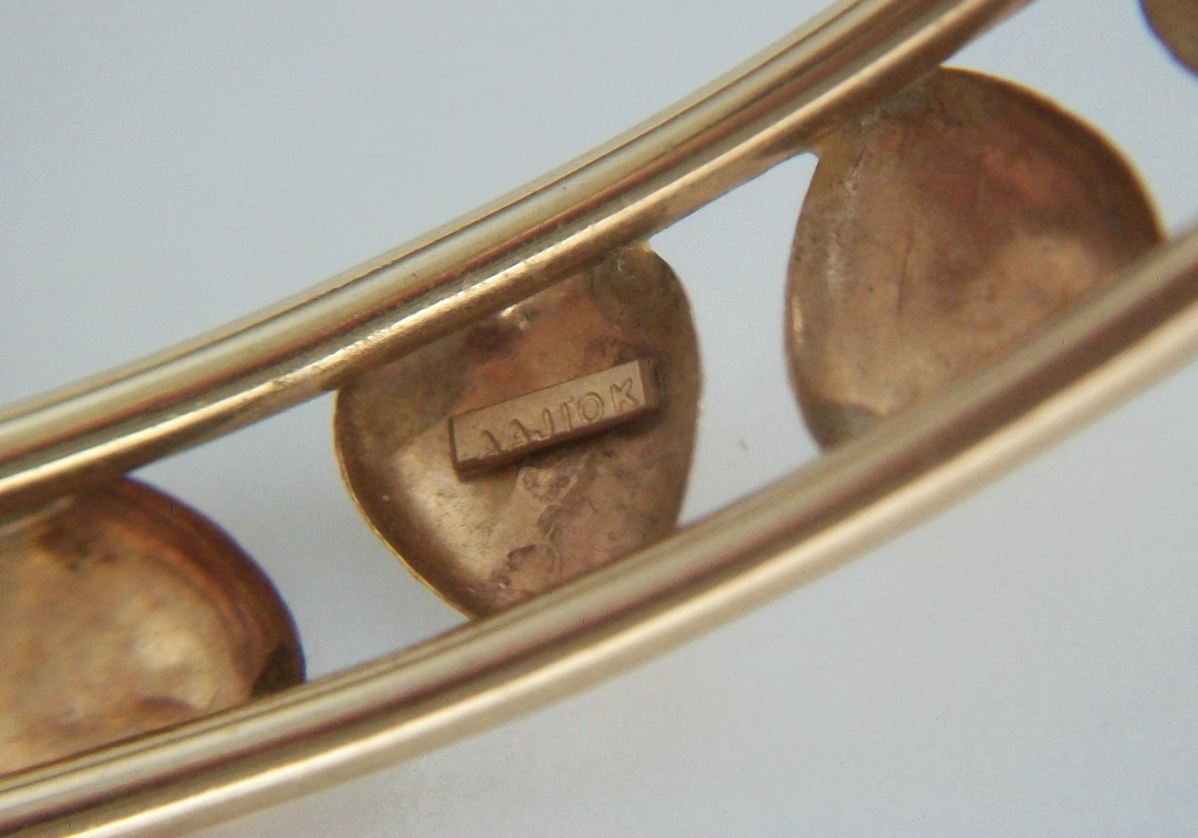 Vintage 10K Yellow Gold Bangle Bracelet with Hearts - Signed - U.S. - C. 1980's For Sale 1