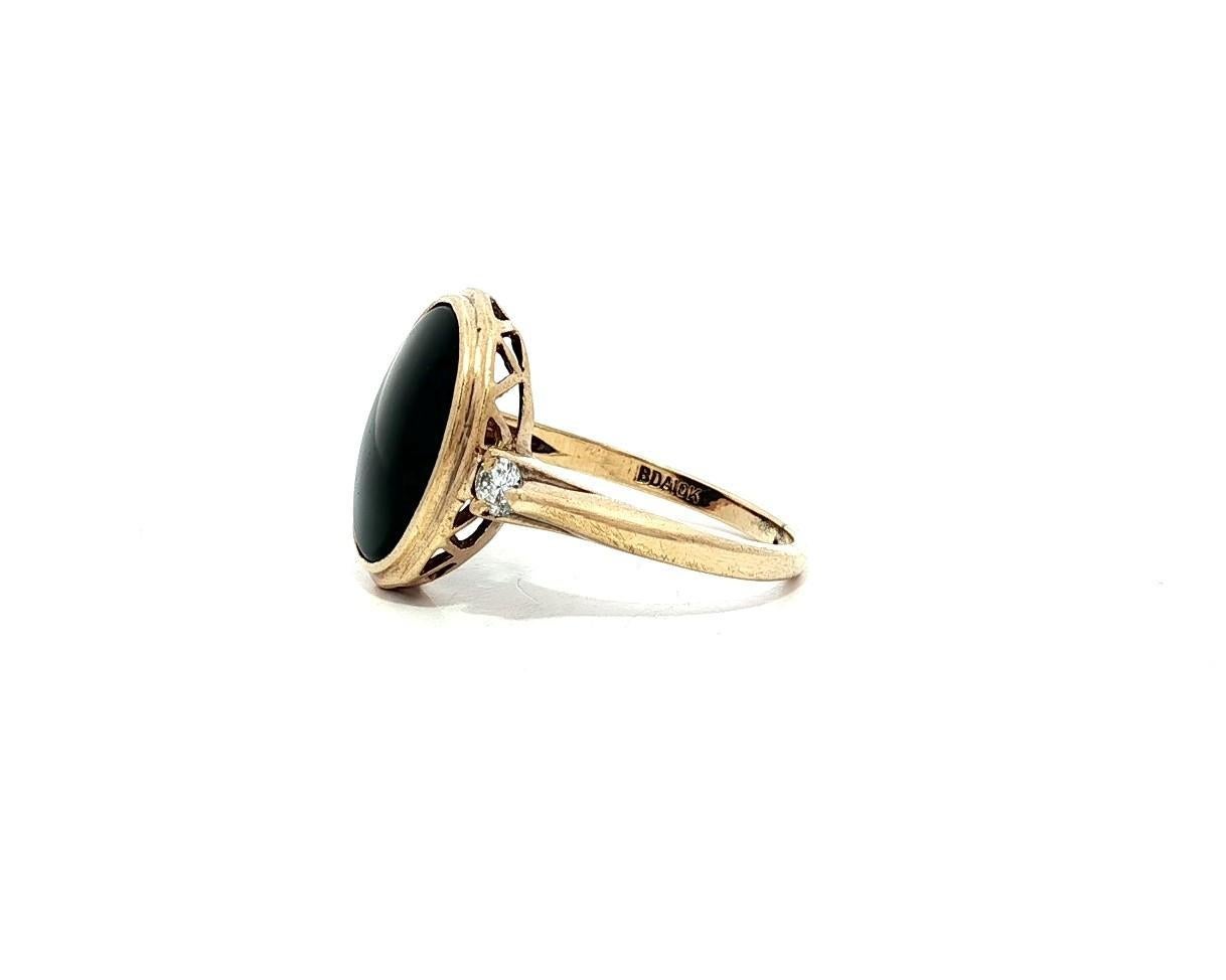 Anello vintage in oro giallo 10k con onice nero e diamanti a basso profilo con 3 pietre in vendita 4