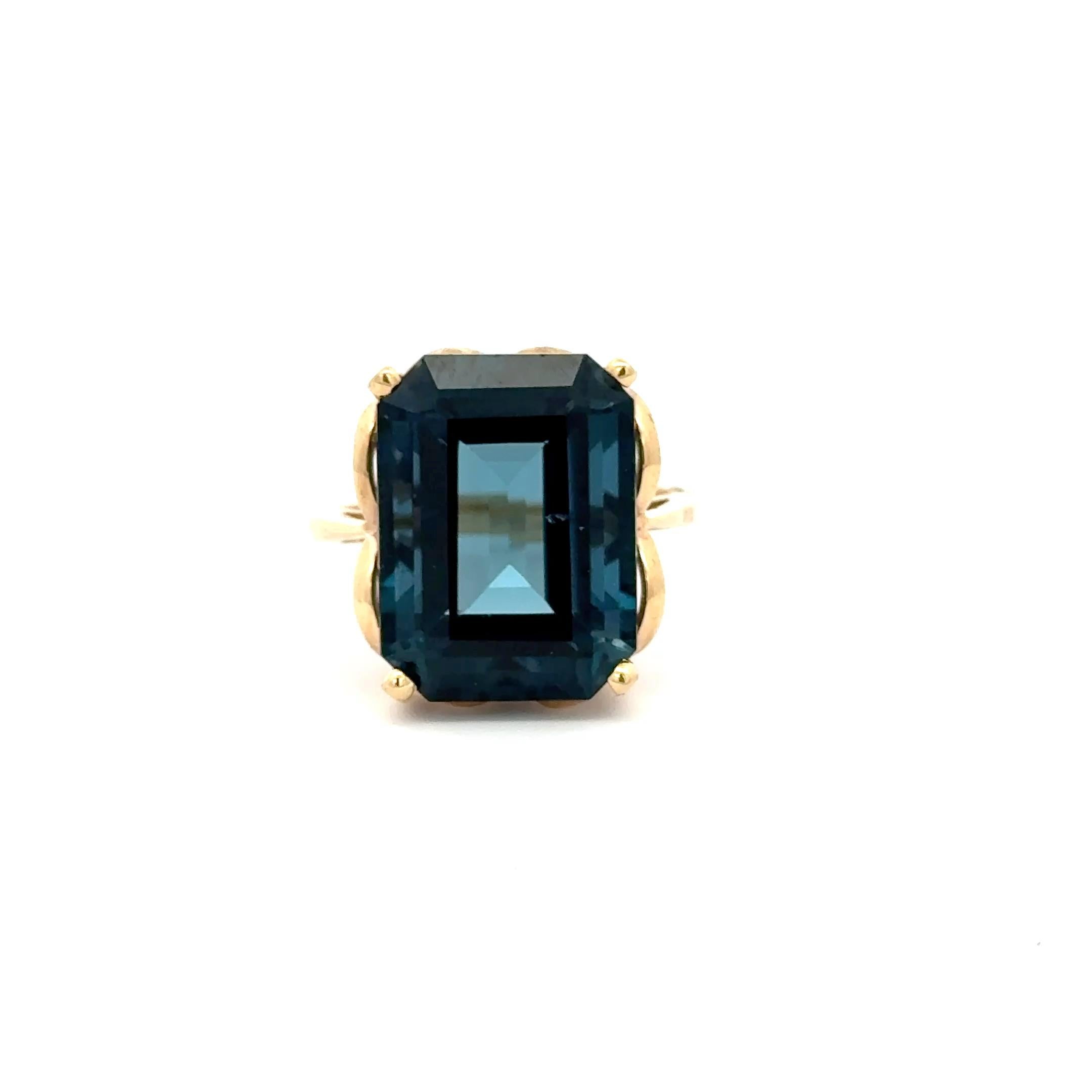 Taglio smeraldo Vintage 10K Yellow Gold Blue Tourmaline Cocktail Ring