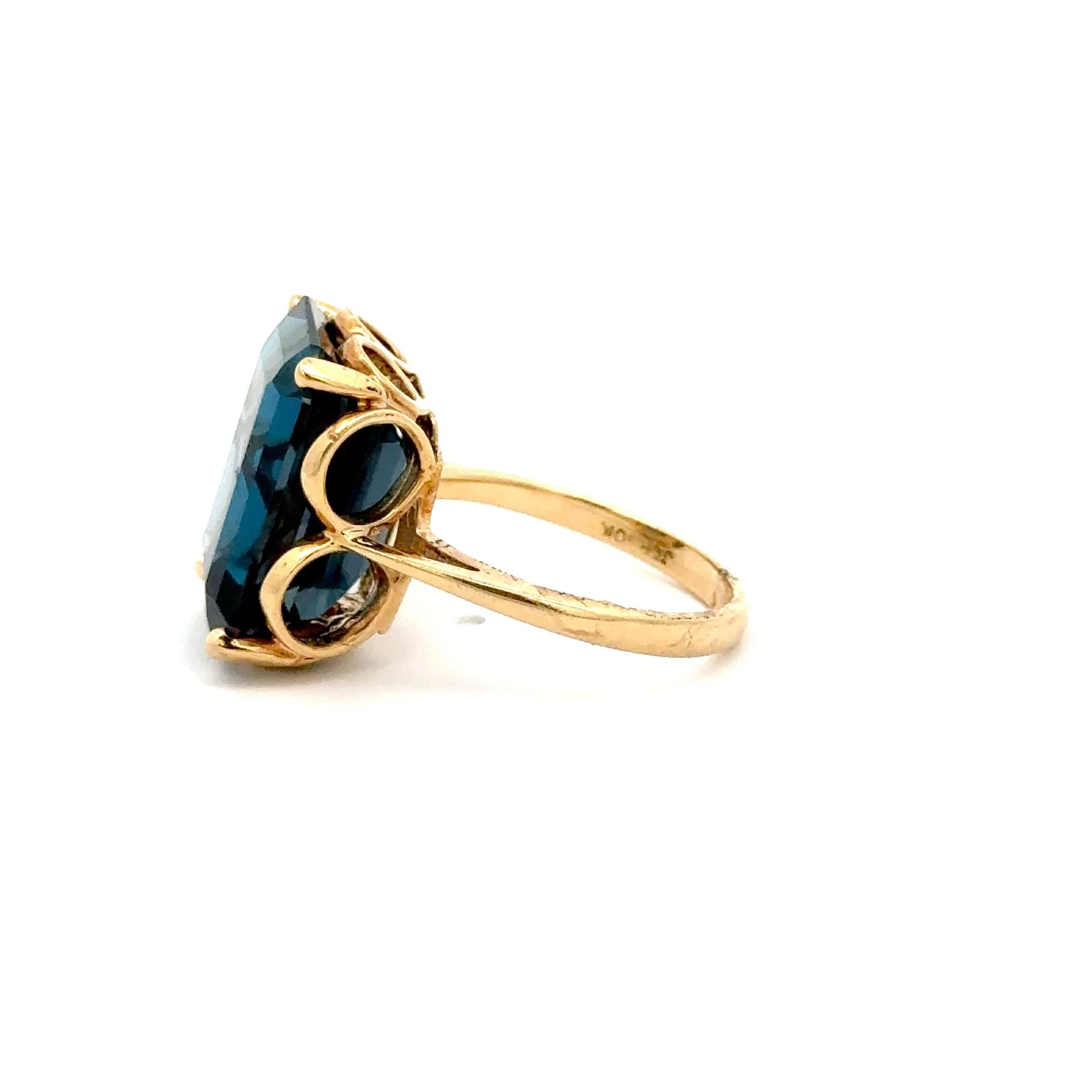 Vintage 10K Yellow Gold Blue Tourmaline Cocktail Ring In condizioni buone a Los Angeles, CA