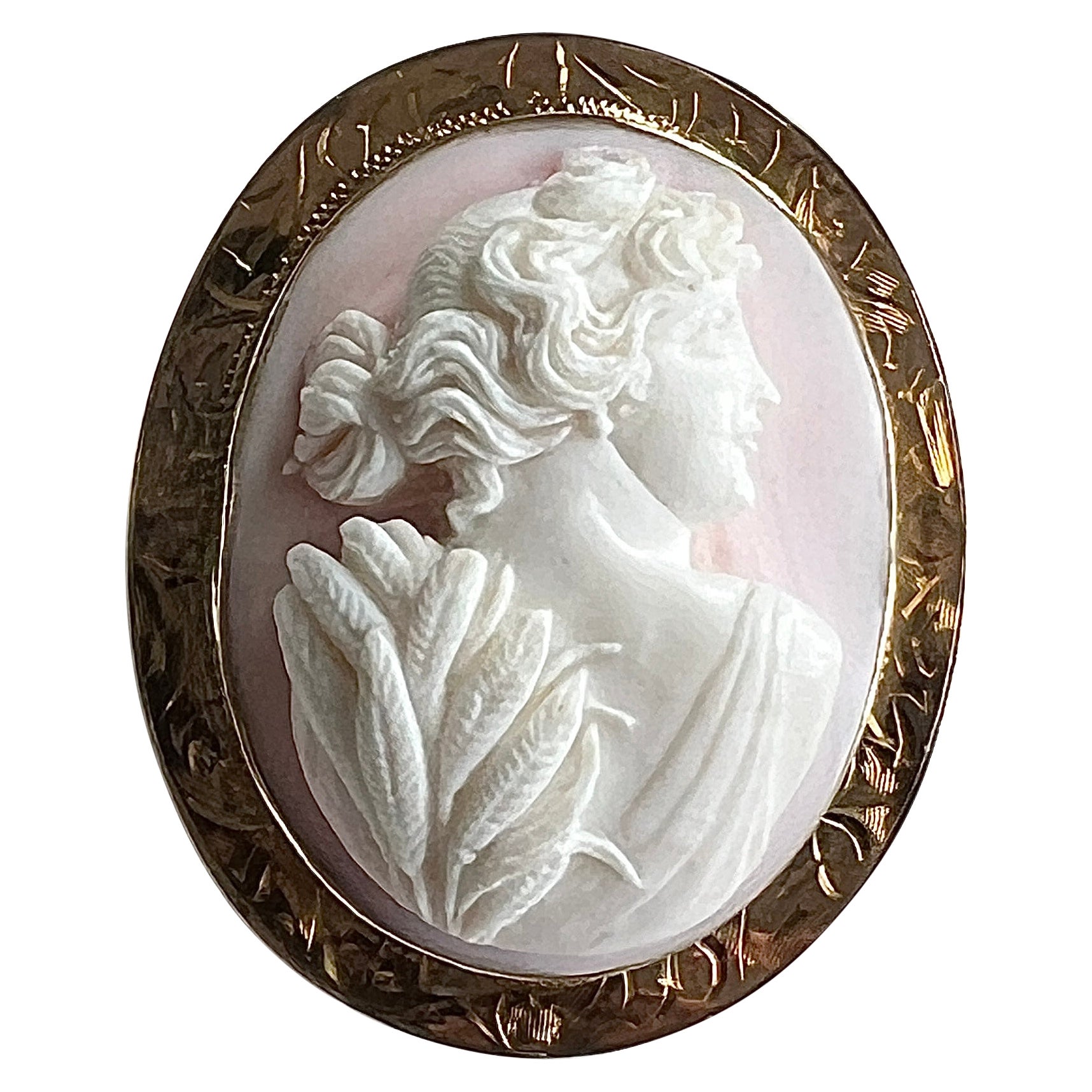 Vintage 10K Yellow Gold Carved Female Cameo Shell Brooch