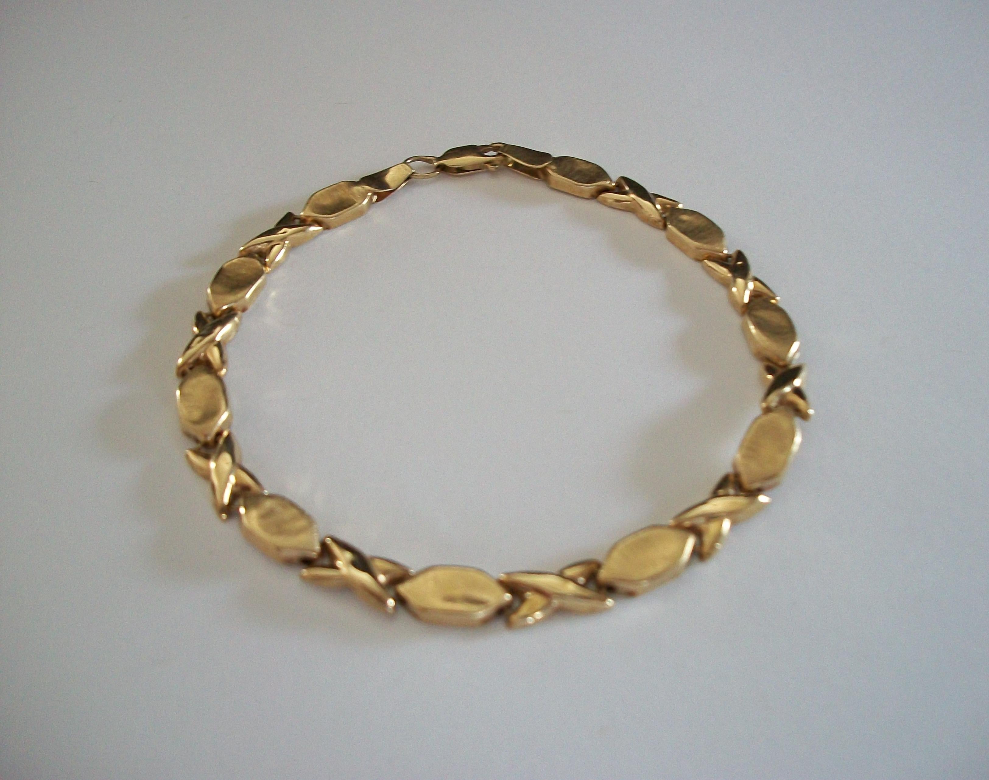 Vintage 10K Yellow Gold Chain Link Bracelet - 4.31 Grams - Italy - Circa 1980's For Sale 5