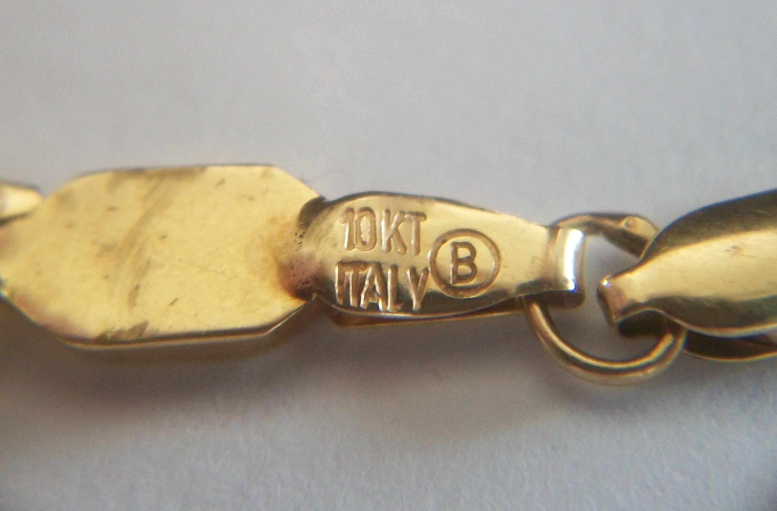 Vintage 10K Yellow Gold Chain Link Bracelet - 4.31 Grams - Italy - Circa 1980's For Sale 8