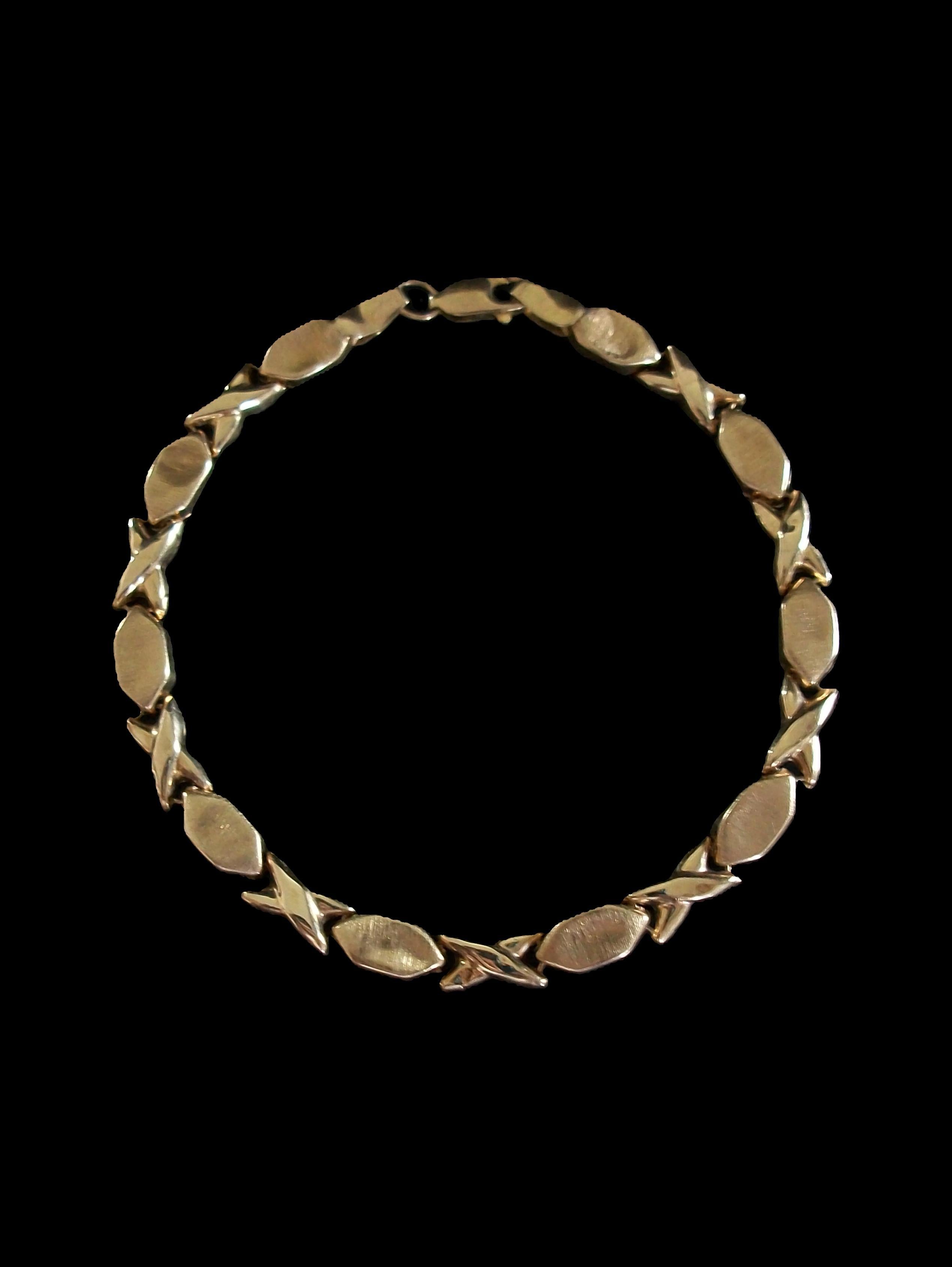 Vintage 10K yellow gold chain link bracelet - high polished finish - lobster claw closure - stamped 10K on the clasp and the ring support - signed (unknown/unidentified maker) - Italy - circa 1980's.

Excellent vintage condition - all original - no