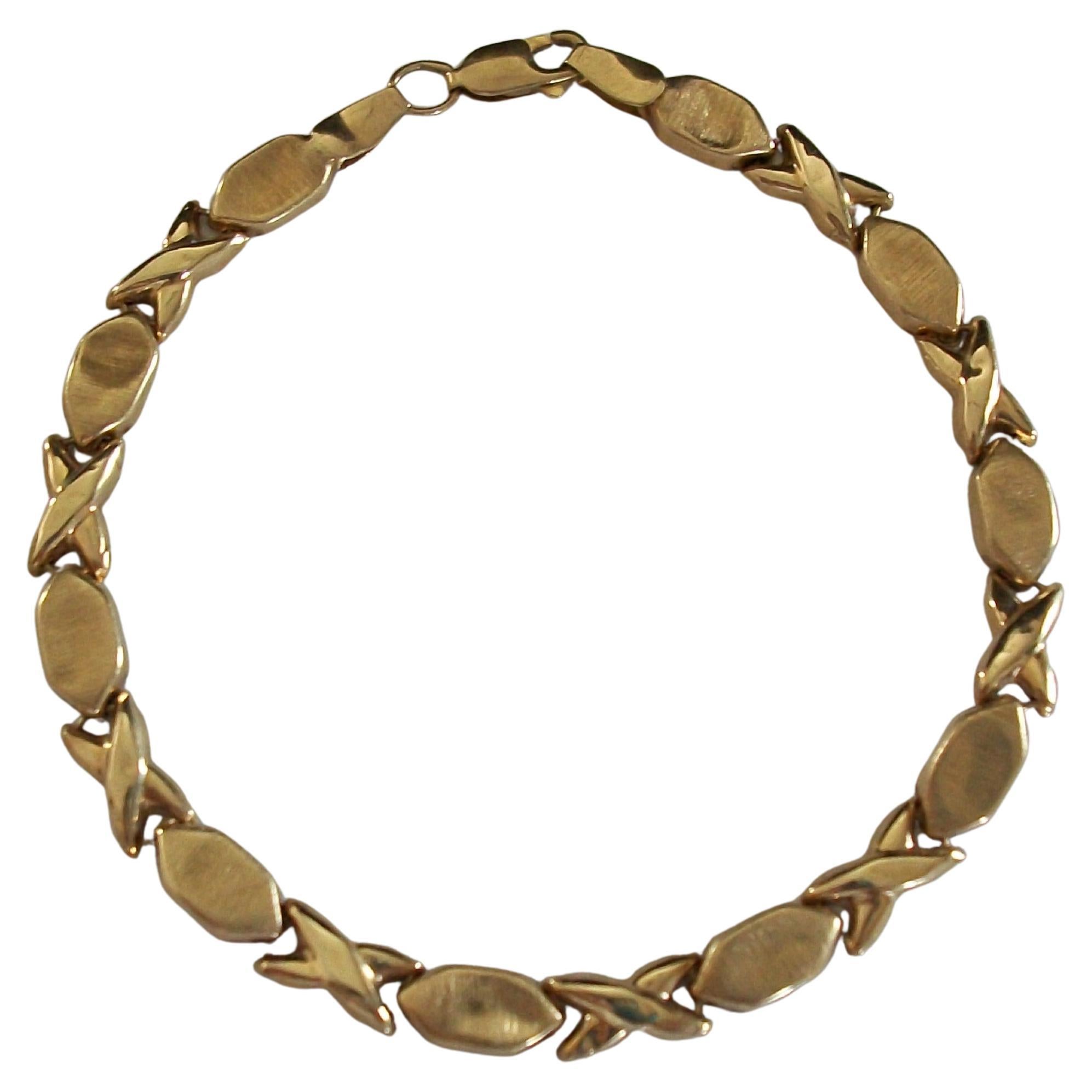 Vintage 10K Yellow Gold Chain Link Bracelet - 4.31 Grams - Italy - Circa 1980's For Sale