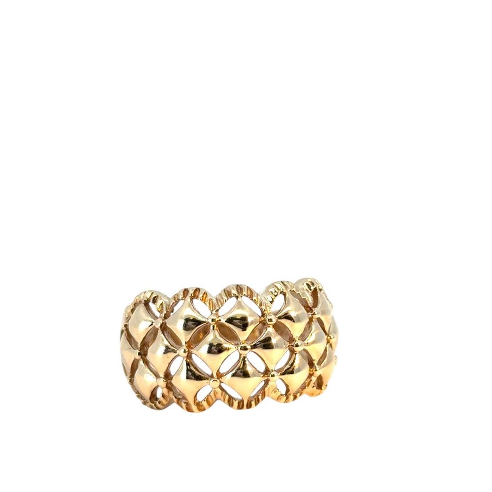 Vintage 10k Yellow Gold Diamond Cut Scalloped Edge Pattern Dome Ring

This stunning vintage 10k Gold Pattern Ring is in excellent condition and is ready to ship!

Ring Style: Dome Ring
Design: Diamond Cut Pattern with Scalloped Edges. The design