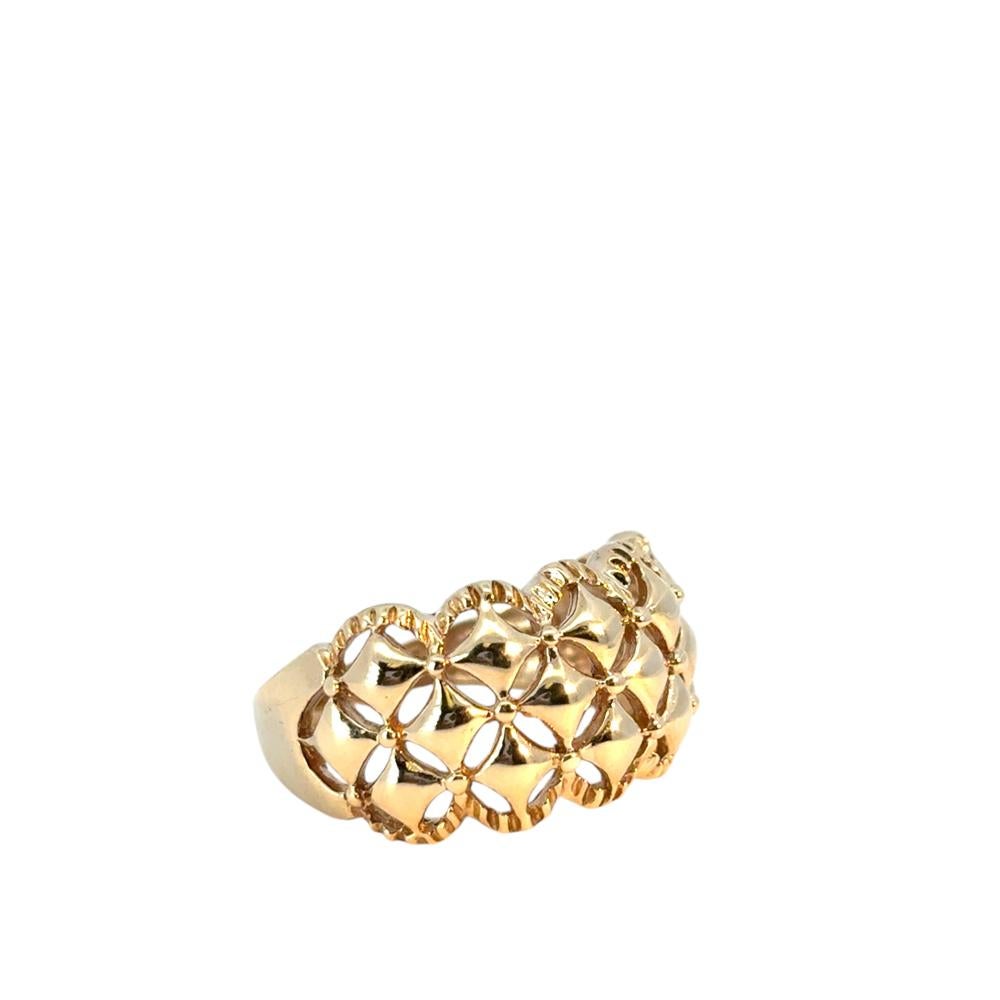 Modern Vintage 10k Yellow Gold Diamond Cut Scalloped Edge Pattern Dome Ring For Sale