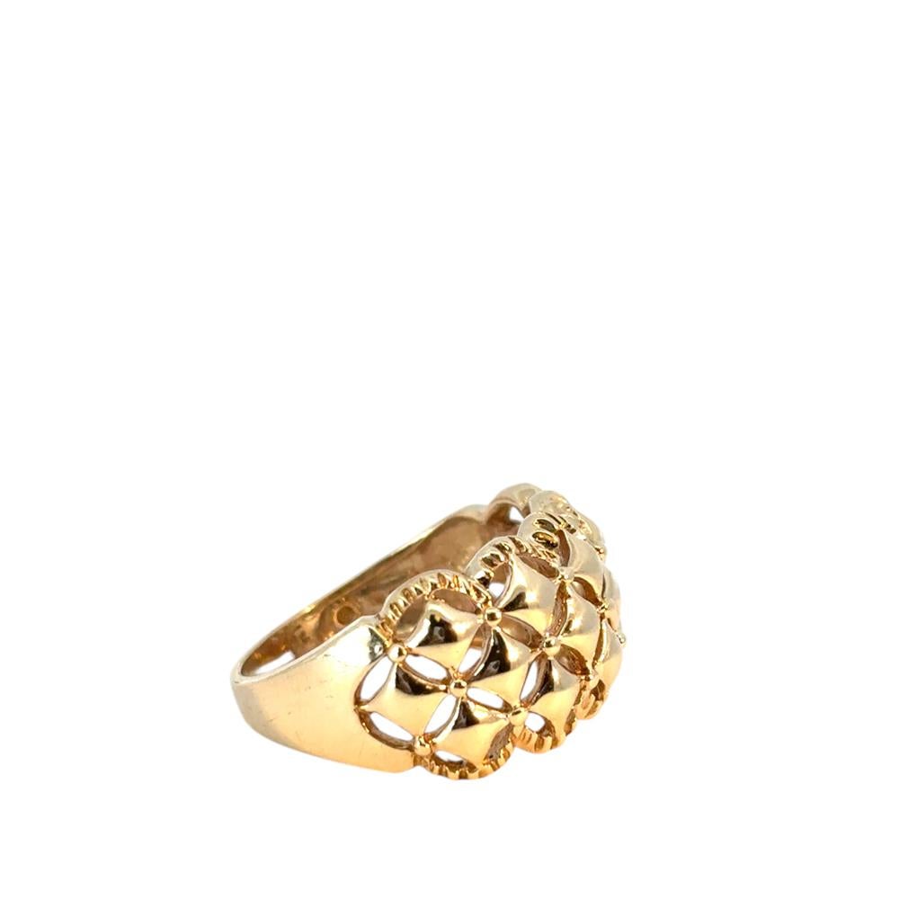 Women's or Men's Vintage 10k Yellow Gold Diamond Cut Scalloped Edge Pattern Dome Ring For Sale