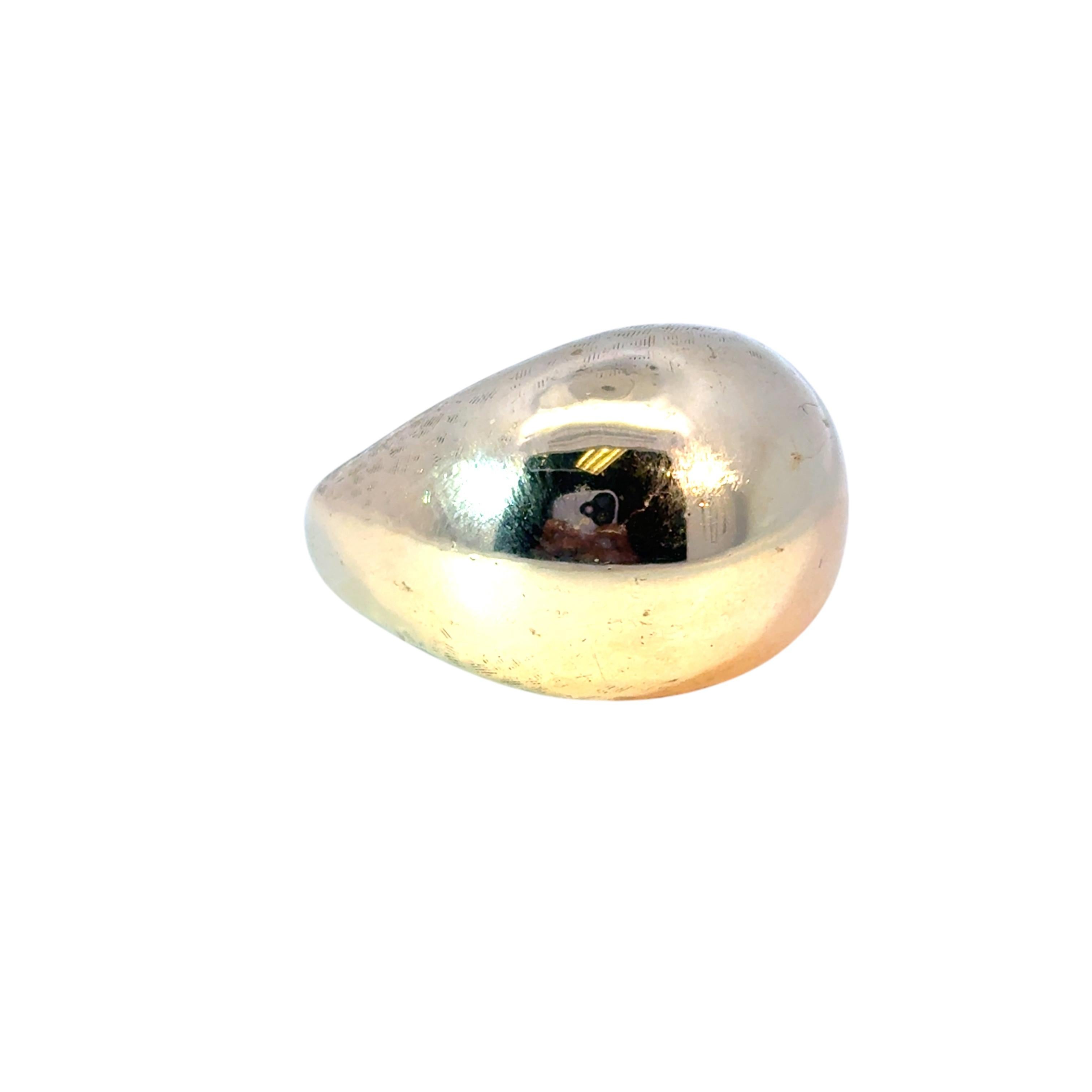 Vintage 10k Yellow Gold Dome Ring

This stunning 10k Gold Dome Ring is in excellent condition and is ready to ship!

Ring Style: Dome Ring
Material: 10k Yellow Gold
Ring Size: 7.25
Band Width: The band is approximately 3.7 mm to 4.6 mm in