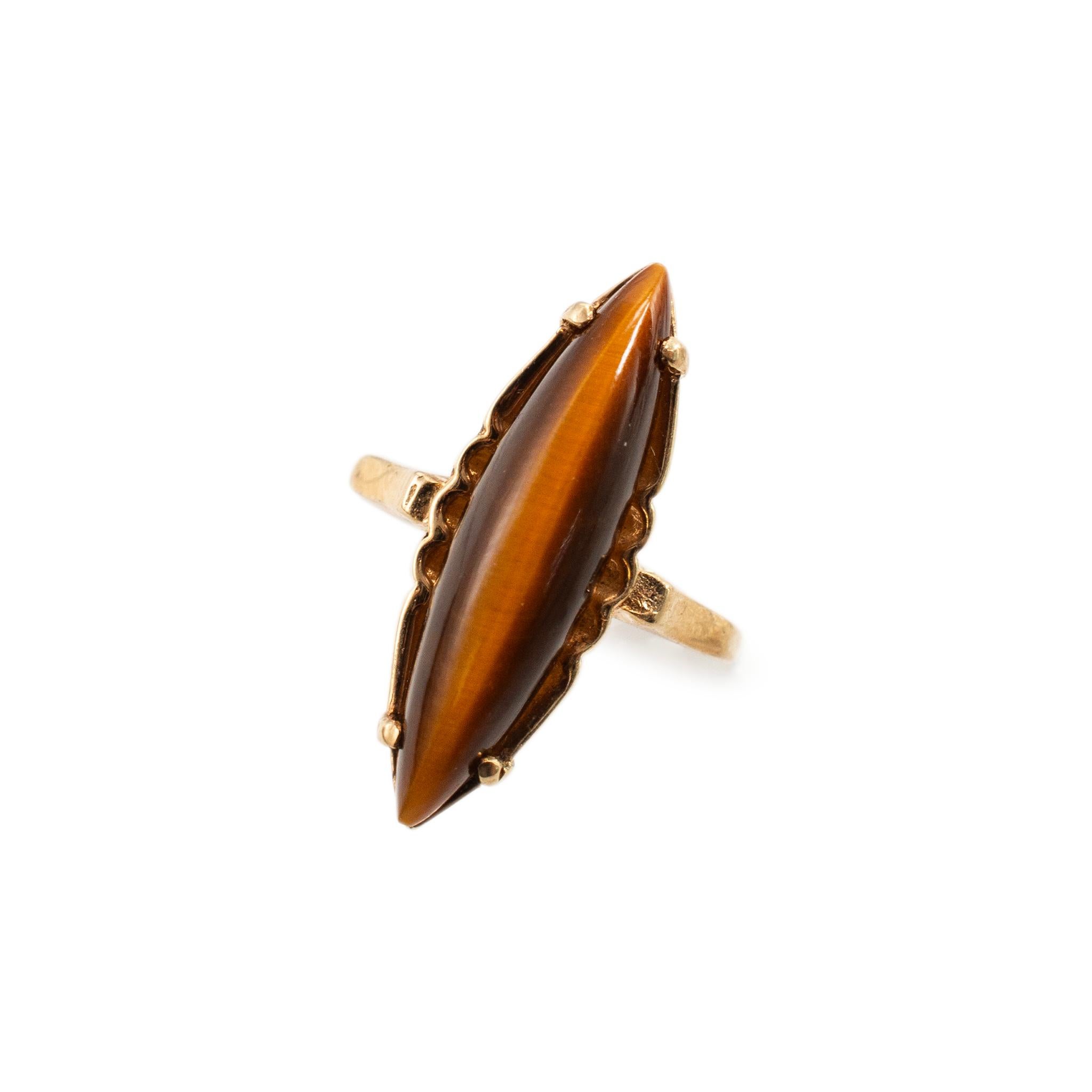 Geschlecht: Damen

Metall Typ: 10K Gelbgold

Ring Größe: 6.5

Schaftbreite: 2,10 mm

Gewicht: 4,00 Gramm

Eine Damen 10K Gelbgold Vintage Tigerauge Quarz Cocktail-Ring mit einem halbrunden Schaft. Das Metall wurde getestet und es wurde festgestellt,