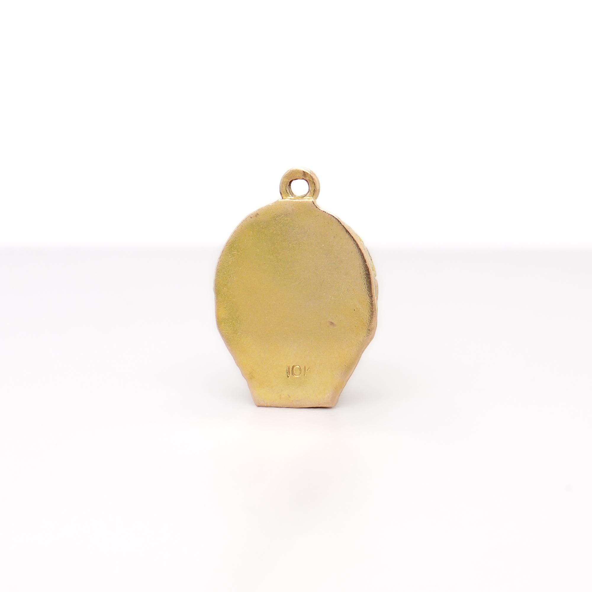Vintage 10K Yellow Gold Figural Igloo Charm for a Bracelet For Sale 1