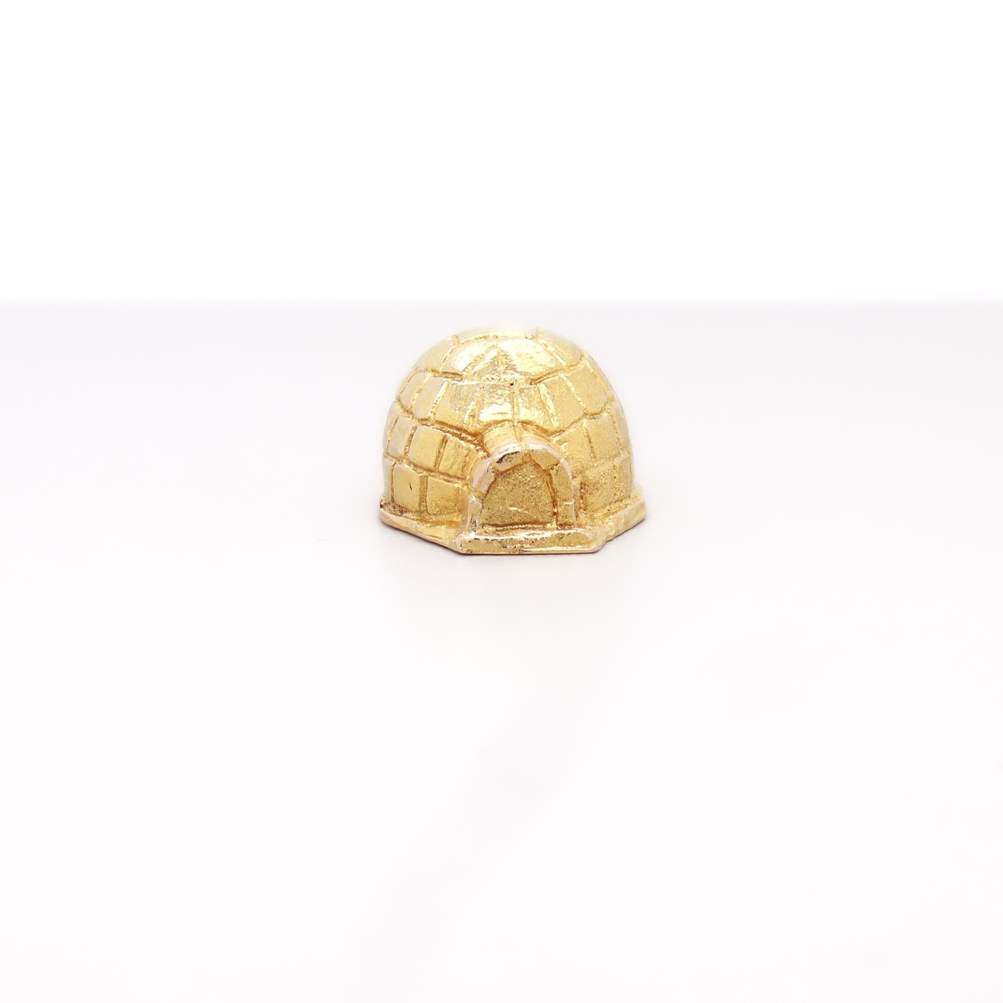 Vintage 10K Yellow Gold Figural Igloo Charm for a Bracelet For Sale 3
