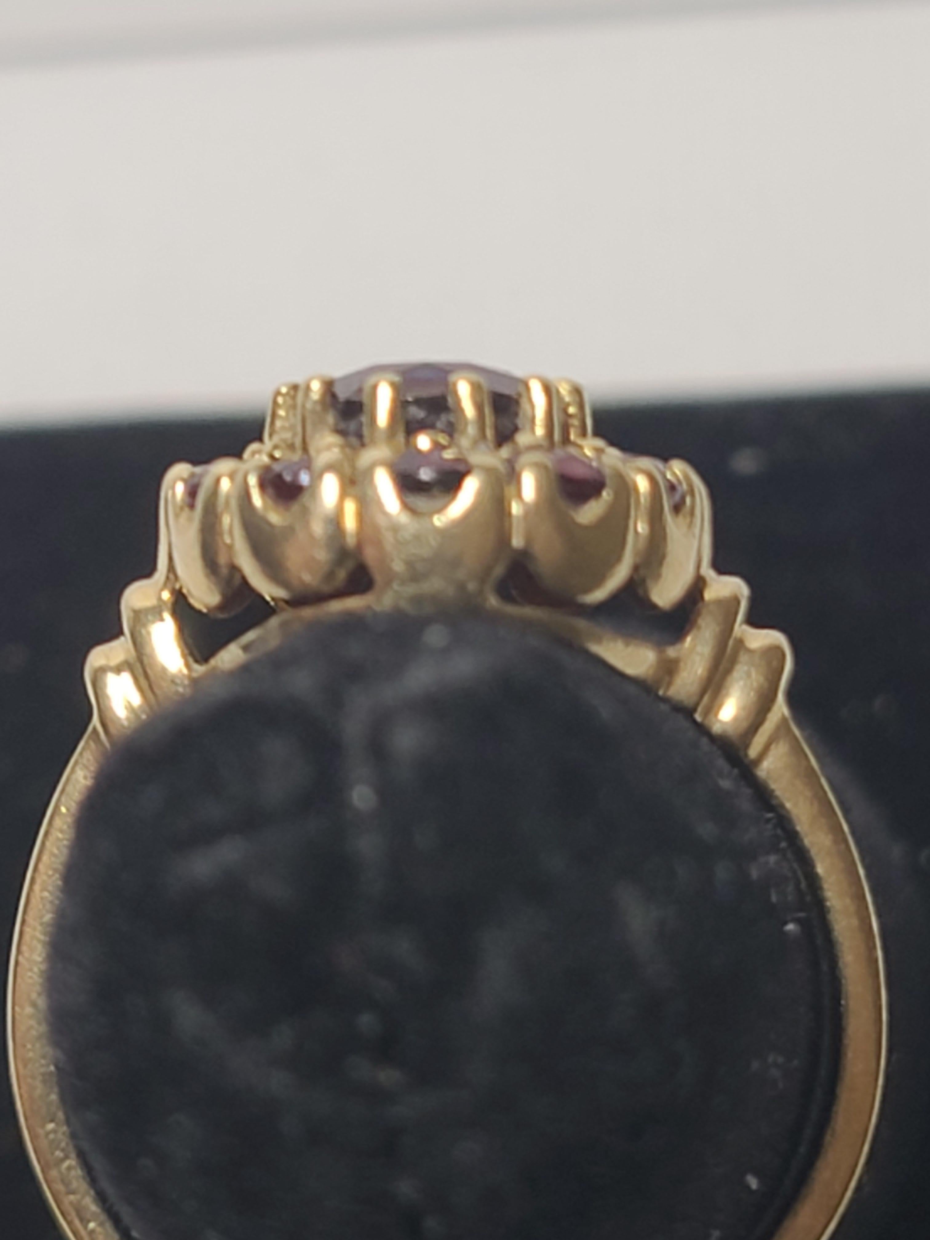 10 Karat Gelbgold Granat-Cocktailring (Ovalschliff)