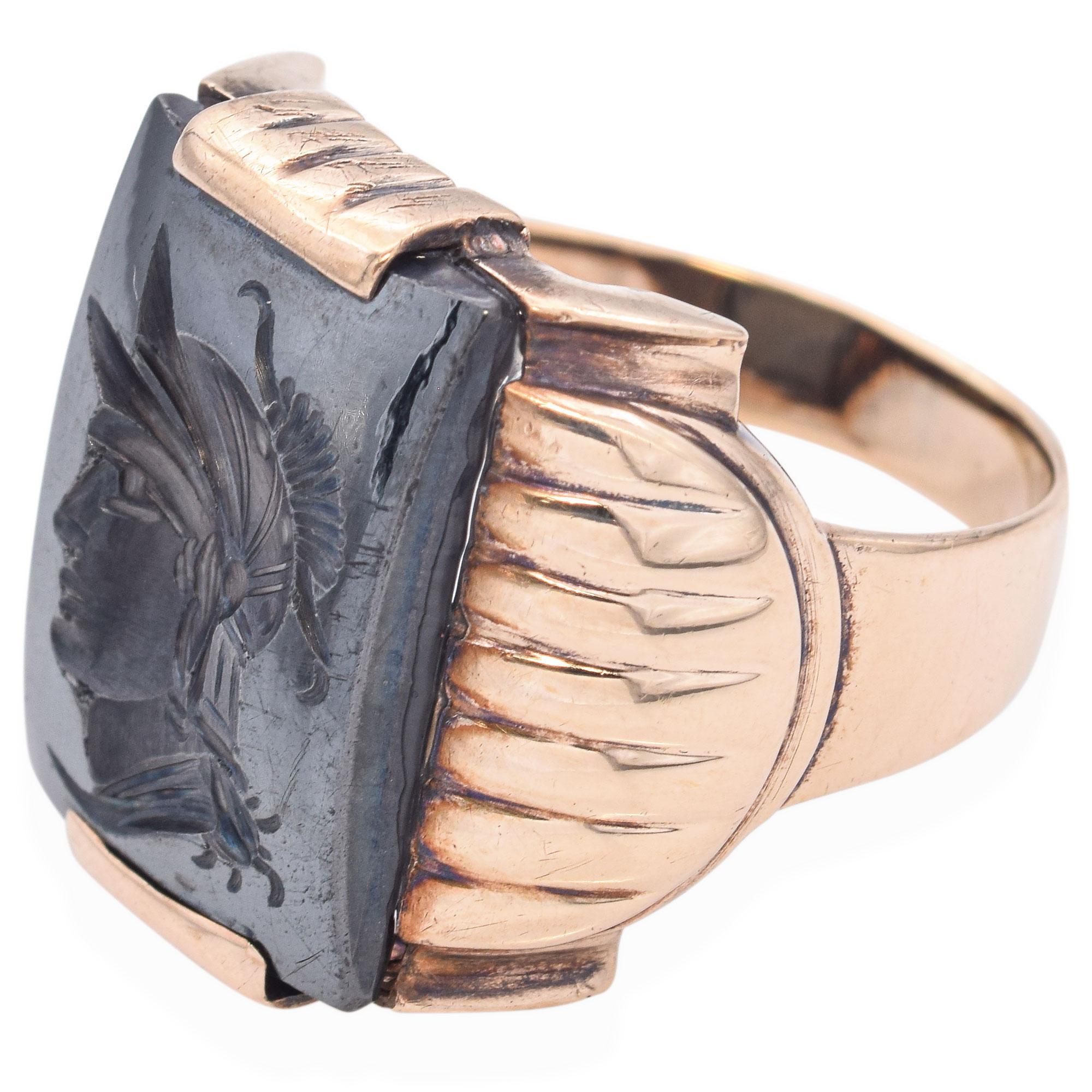Vintage 10k Yellow Gold Hematite Intaglio Roman Soldier Ring In Good Condition For Sale In New York, NY