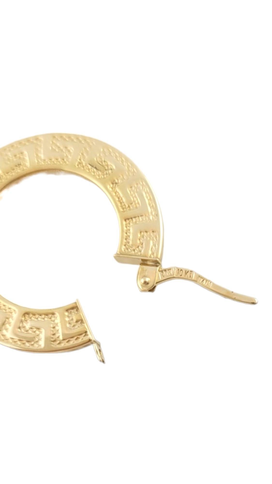 Vintage 10K Yellow Gold Hoop Aztec Design Earrings #16071 In Good Condition For Sale In Washington Depot, CT