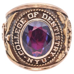 Bague vintage en or jaune 10 carats saphir laboratoire NYU College of Dentistry Class of 1963