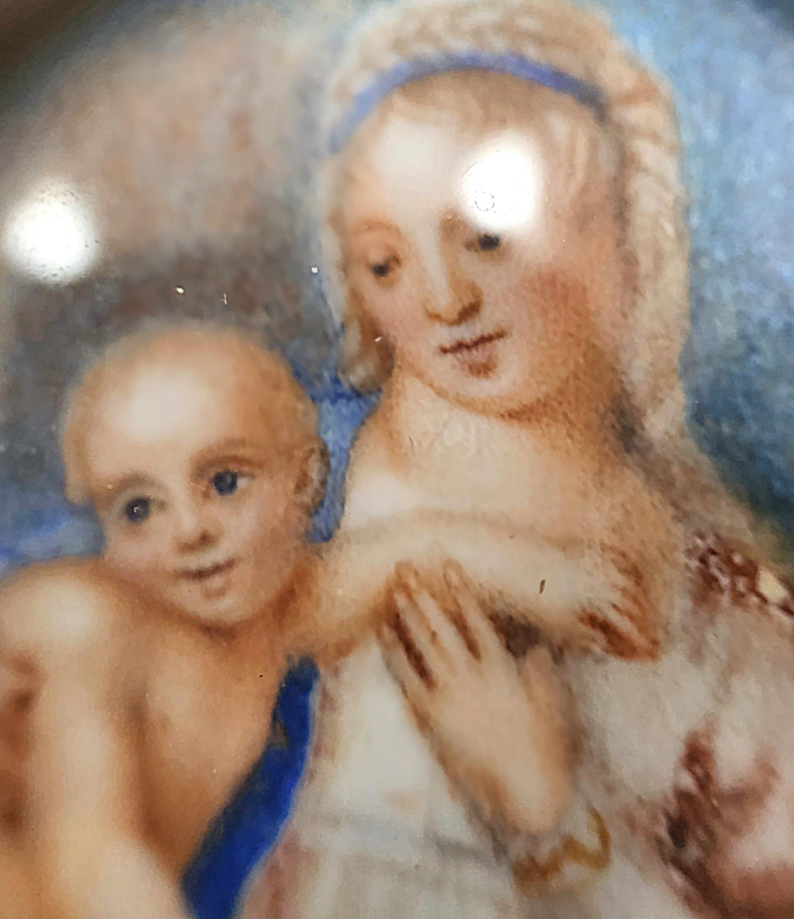 Broche grande vintage de oro amarillo de 10 quilates con retrato de Virgen con Niño en Bueno estado para la venta en Los Angeles, CA