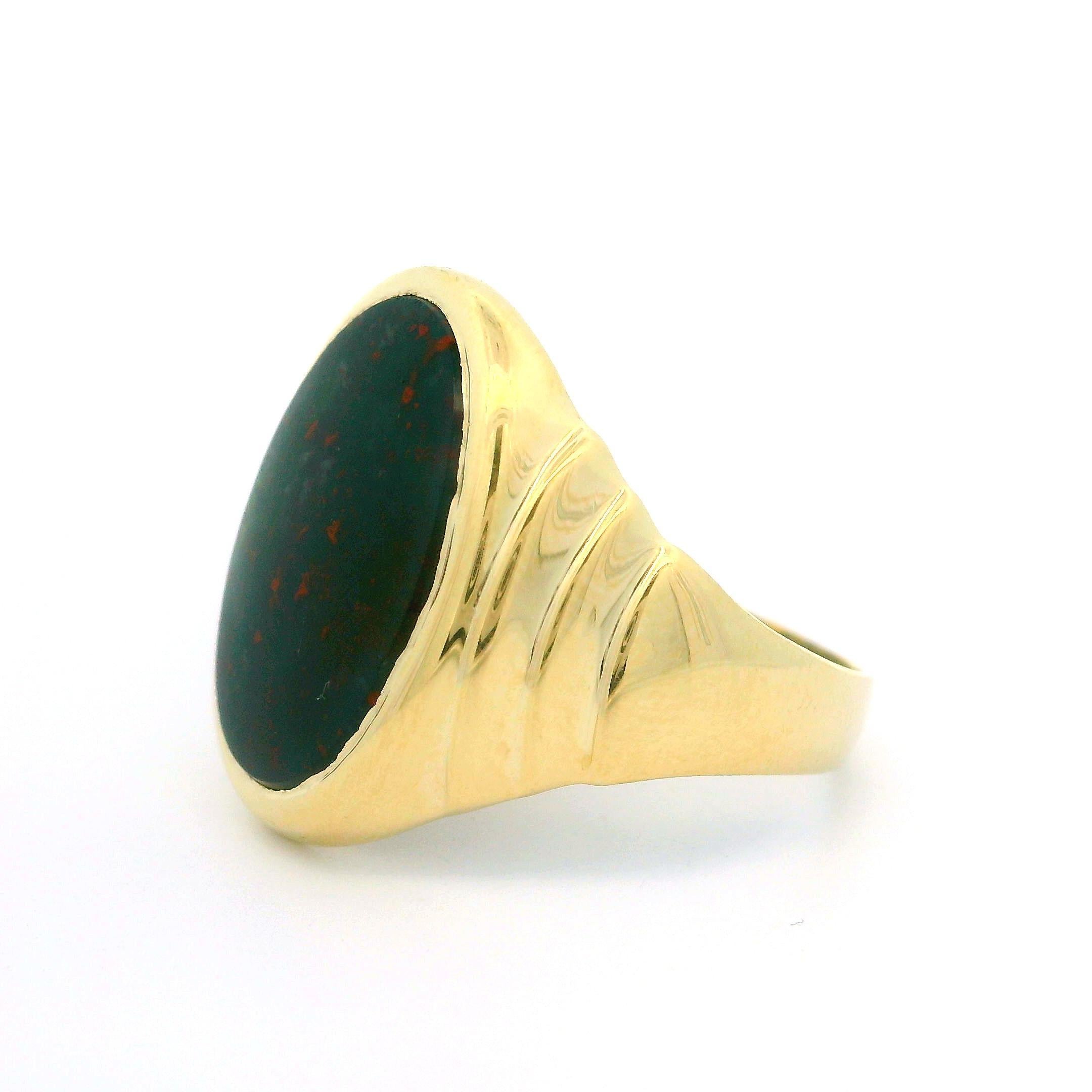 Men's Vintage 10k Yellow Gold Oval Bloodstone Polished Step Sides Unisex Ring For Sale