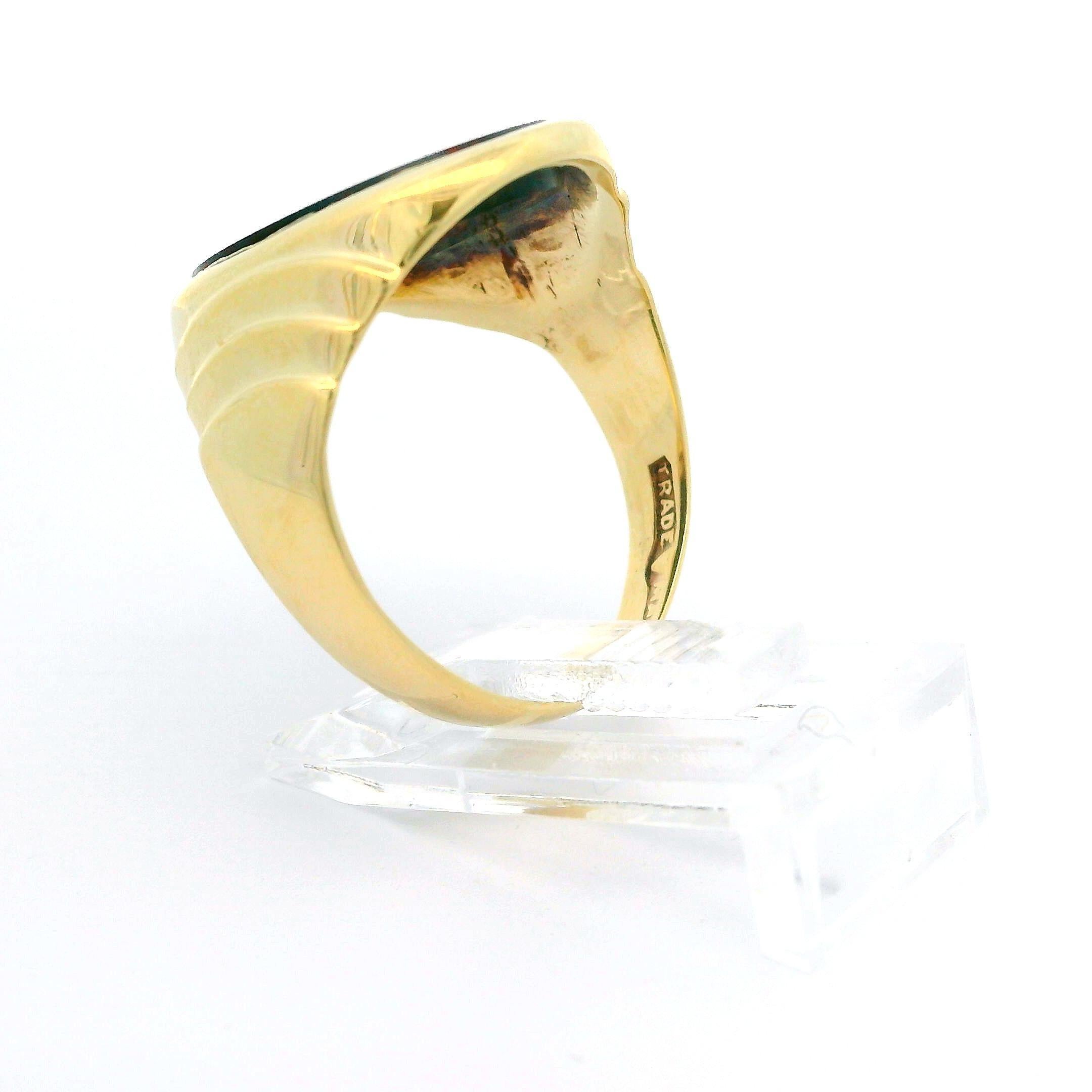 Vintage 10k Yellow Gold Oval Bloodstone Polished Step Sides Unisex Ring For Sale 4