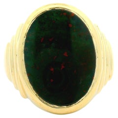Anillo unisex vintage de oro amarillo de 10k con piedra de sangre ovalada pulida por los lados