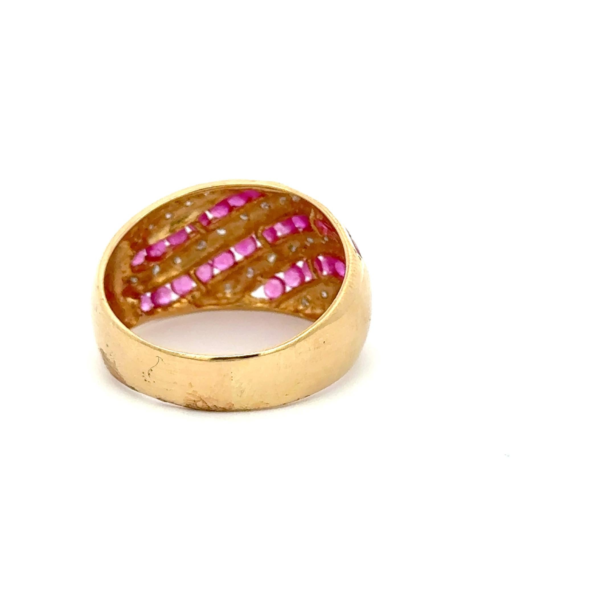 Vintage 10K Yellow Gold Ruby and Diamond Wave Band Ring im Zustand „Gut“ im Angebot in Los Angeles, CA