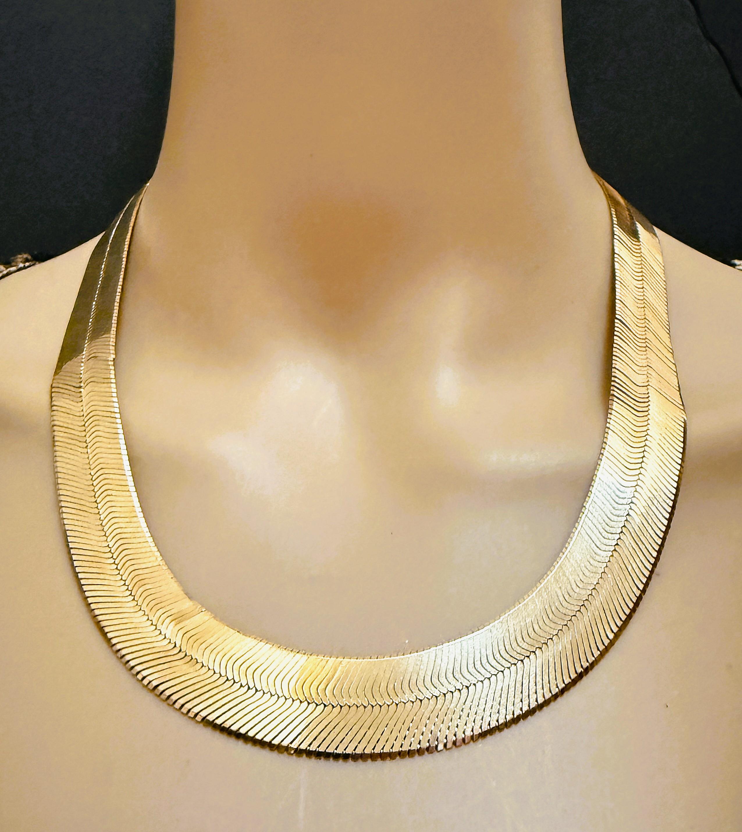 Donna Vintage By in oro giallo 10K Collana a spina di pesce scintillante larga 15 mm, 55,33 grammi in vendita