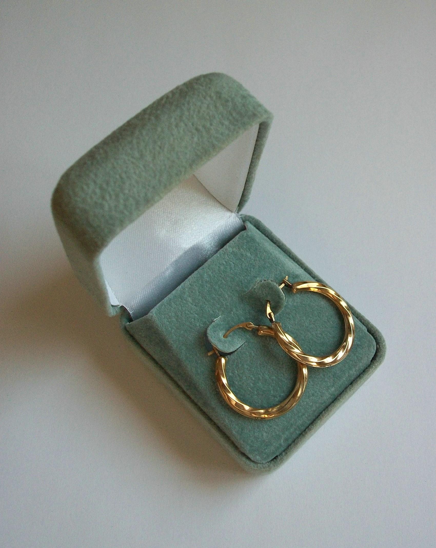 Vintage 10k Yellow Gold Twisted Hoop Earrings, Signed, U.S.A., circa 1980s In Good Condition For Sale In Chatham, CA