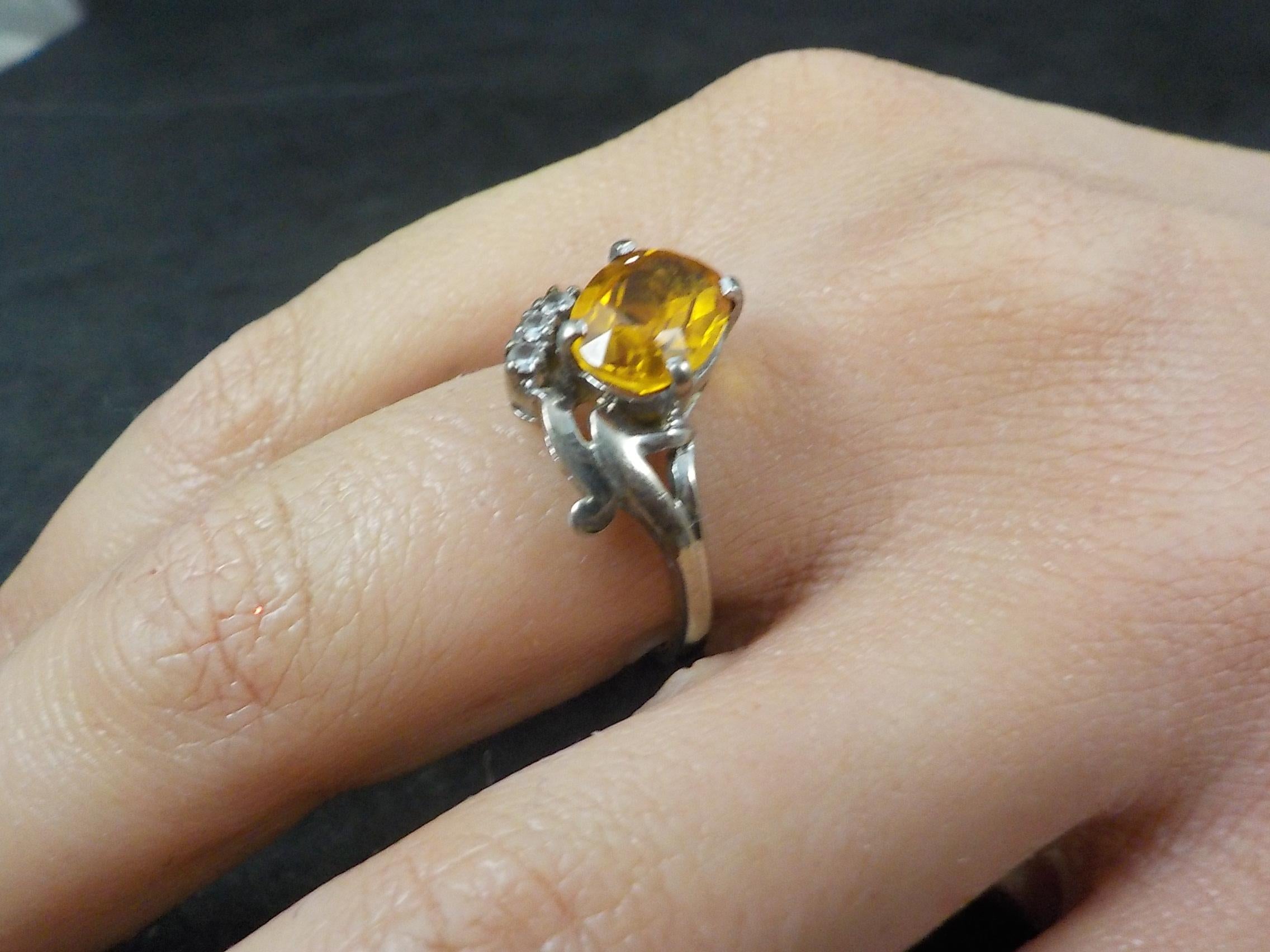 Vintage 10K Yellow Orange Sapphire Ring Size 8 In Excellent Condition For Sale In Webster, SD