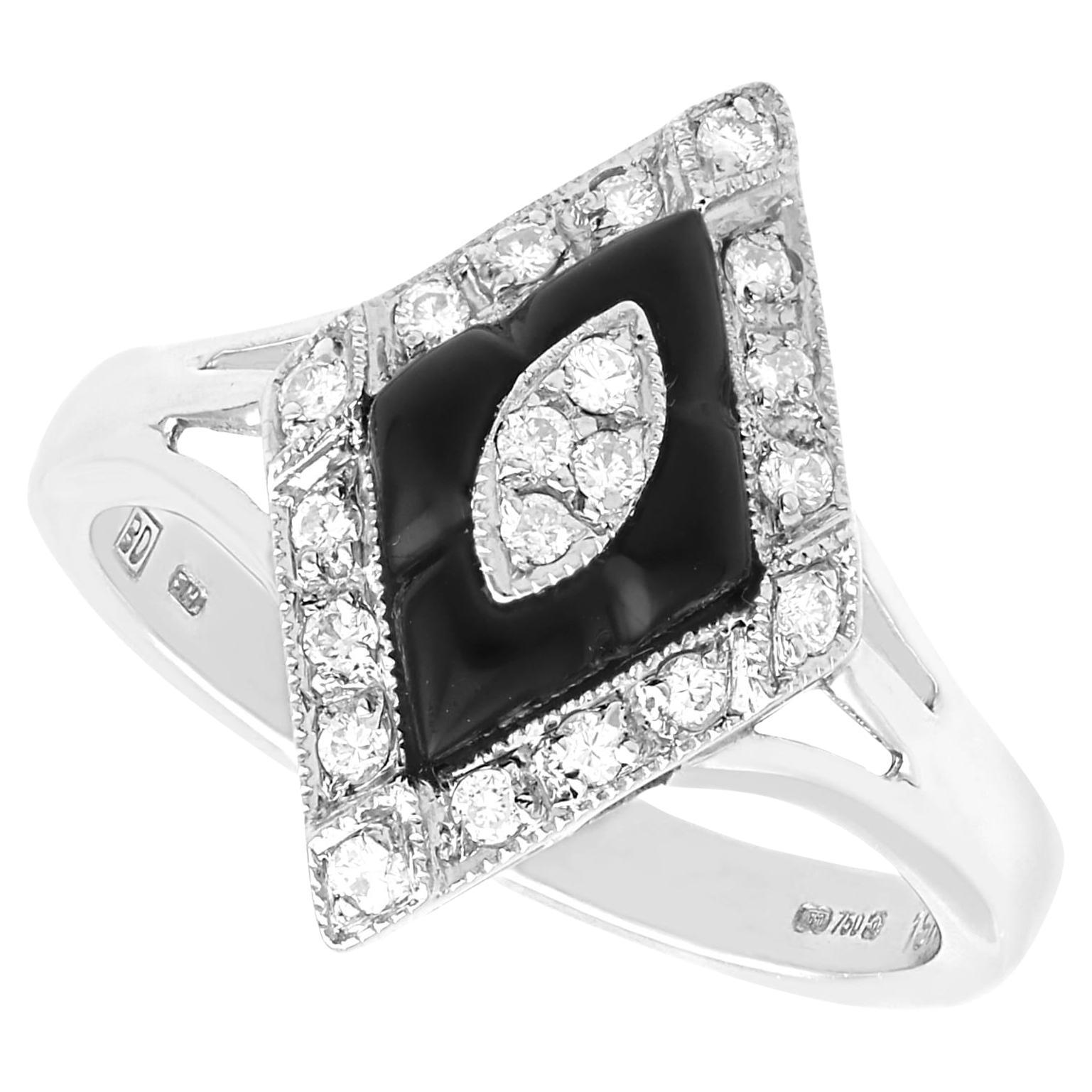 Bague Vintage 1.1 Carat Black Onyx et 0.24 Carat Diamond 18k White Gold  en vente