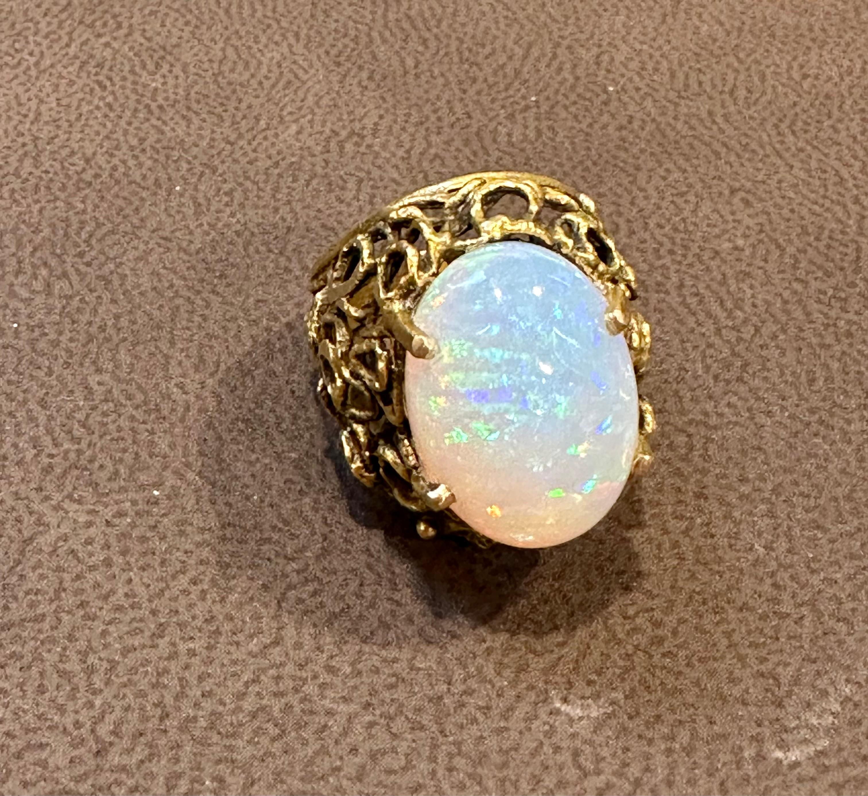 Women's Vintage 11 Carat Oval Shape Ethiopian Opal Cocktail Ring 14kt Yellow Gold Ring For Sale